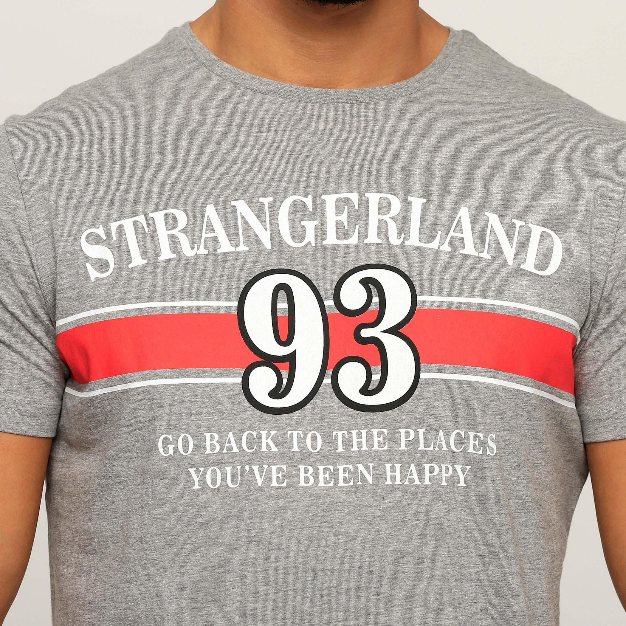 تيشيرت بأكمام قصيرة وياقة ضيّقة وطبعات-men-clothing-tshirtsandpolos-tshirts-image-4