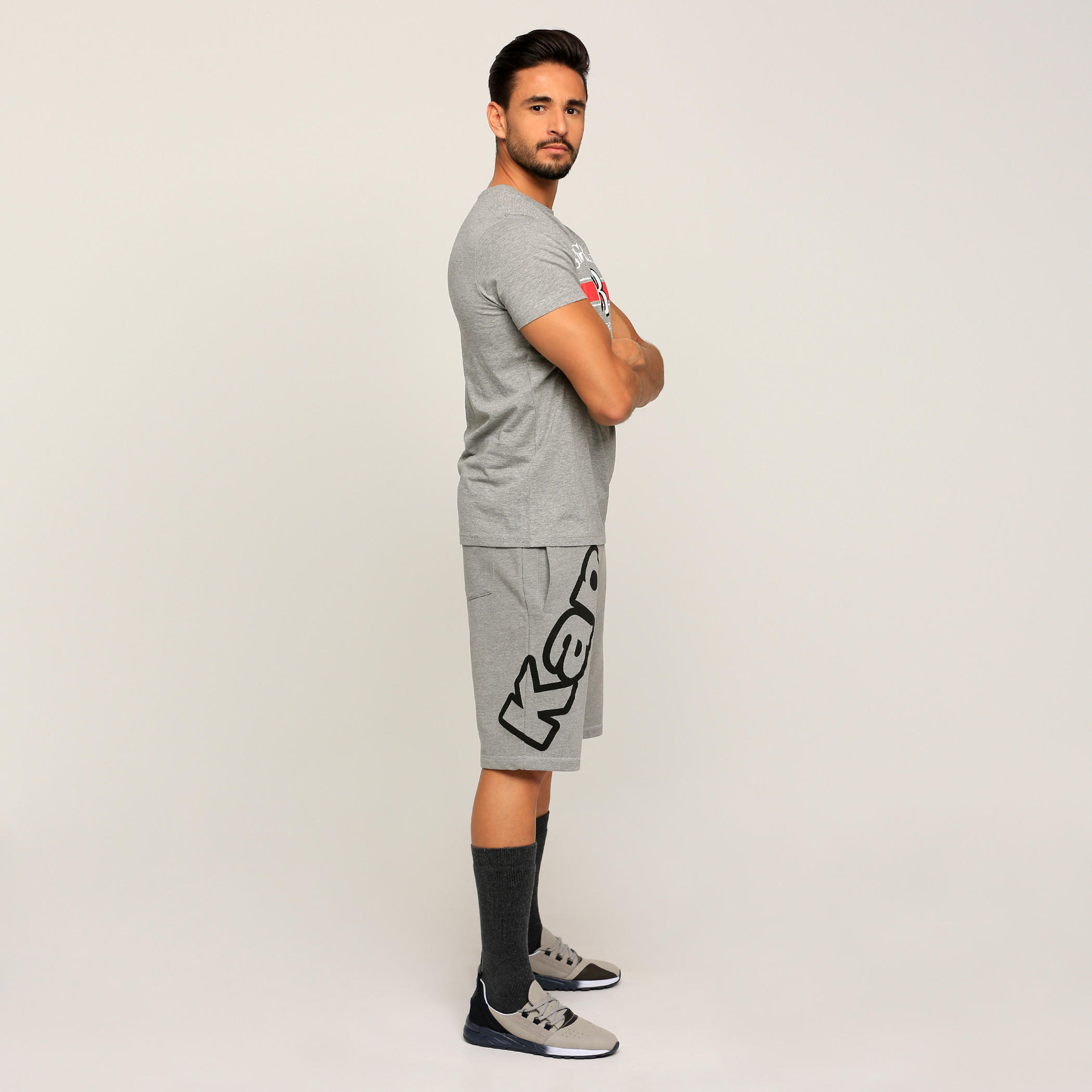 تيشيرت بأكمام قصيرة وياقة ضيّقة وطبعات-men-clothing-tshirtsandpolos-tshirts-image-5