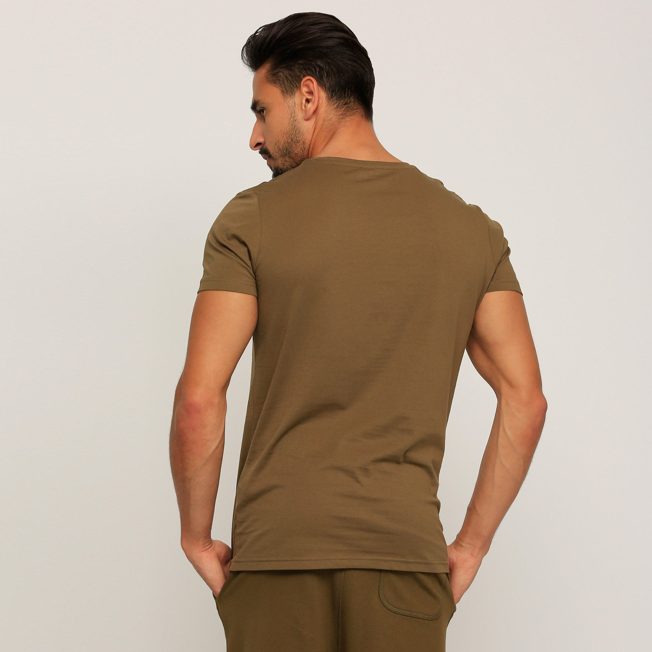 تيشيرت بياقة مستديرة وأكمام قصيرة مع طبعات-men-clothing-tshirtsandpolos-tshirts-image-2