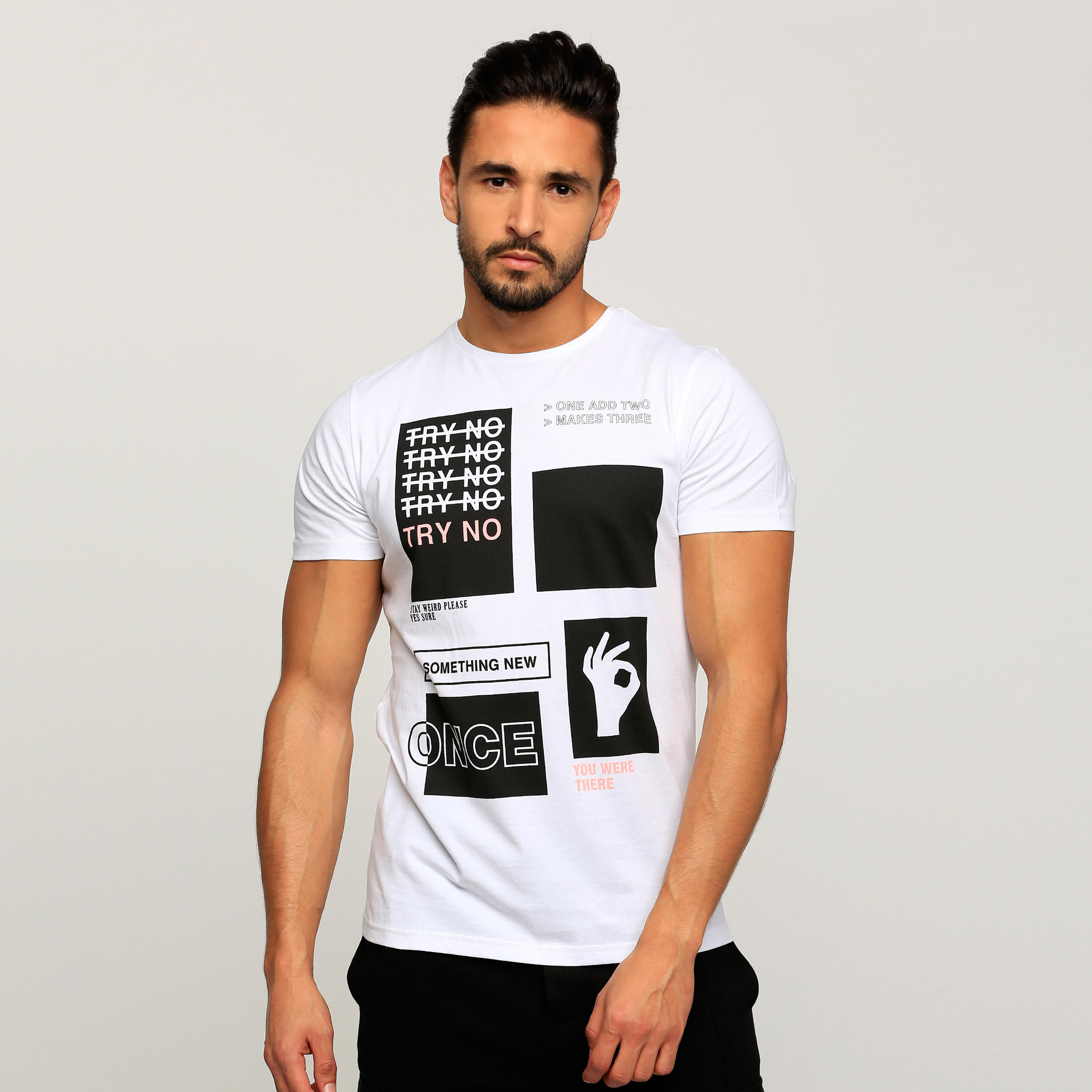 تيشيرت بياقة مستديرة وأكمام قصيرة وطبعات-men-clothing-tshirtsandpolos-tshirts-image-1