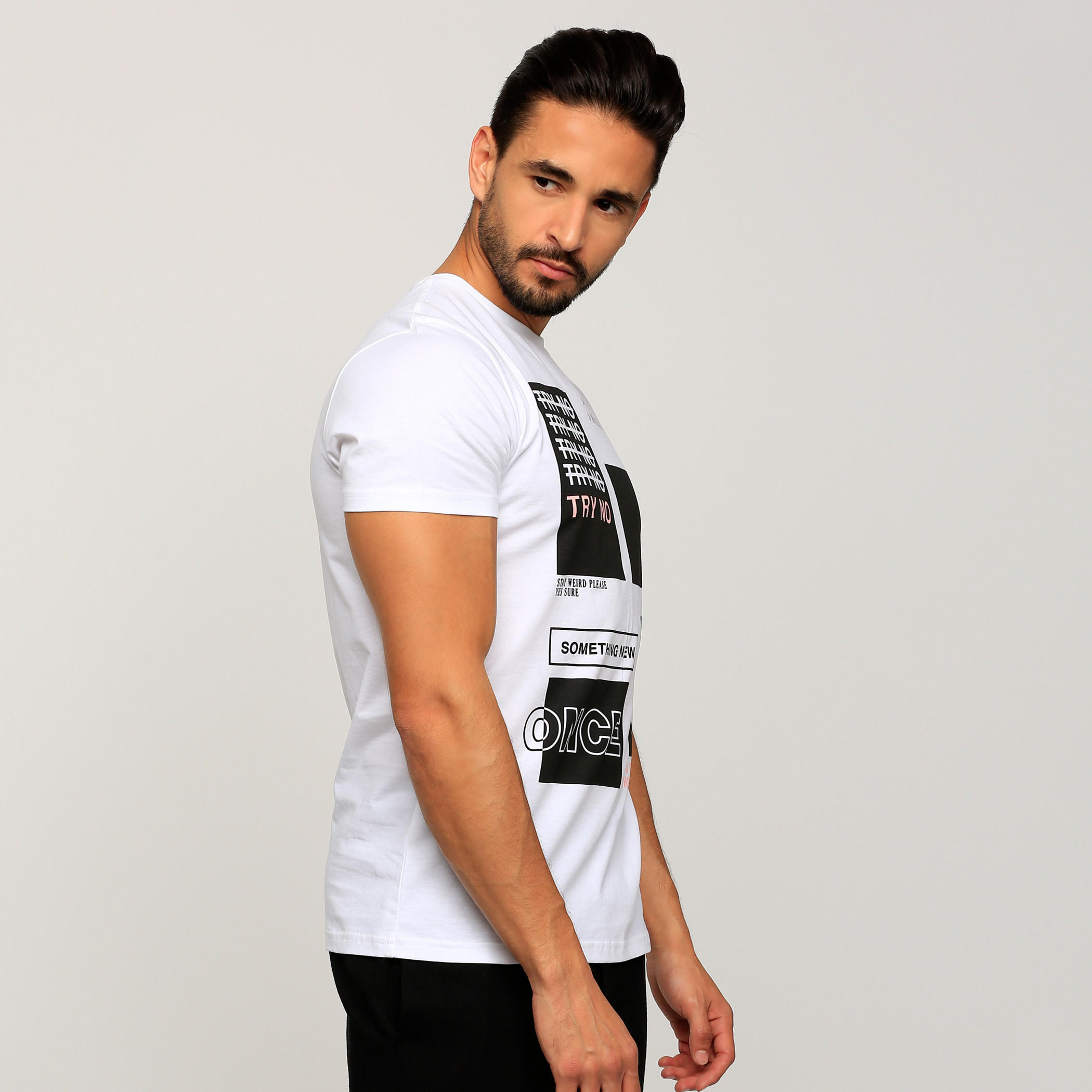 تيشيرت بياقة مستديرة وأكمام قصيرة وطبعات-men-clothing-tshirtsandpolos-tshirts-image-3