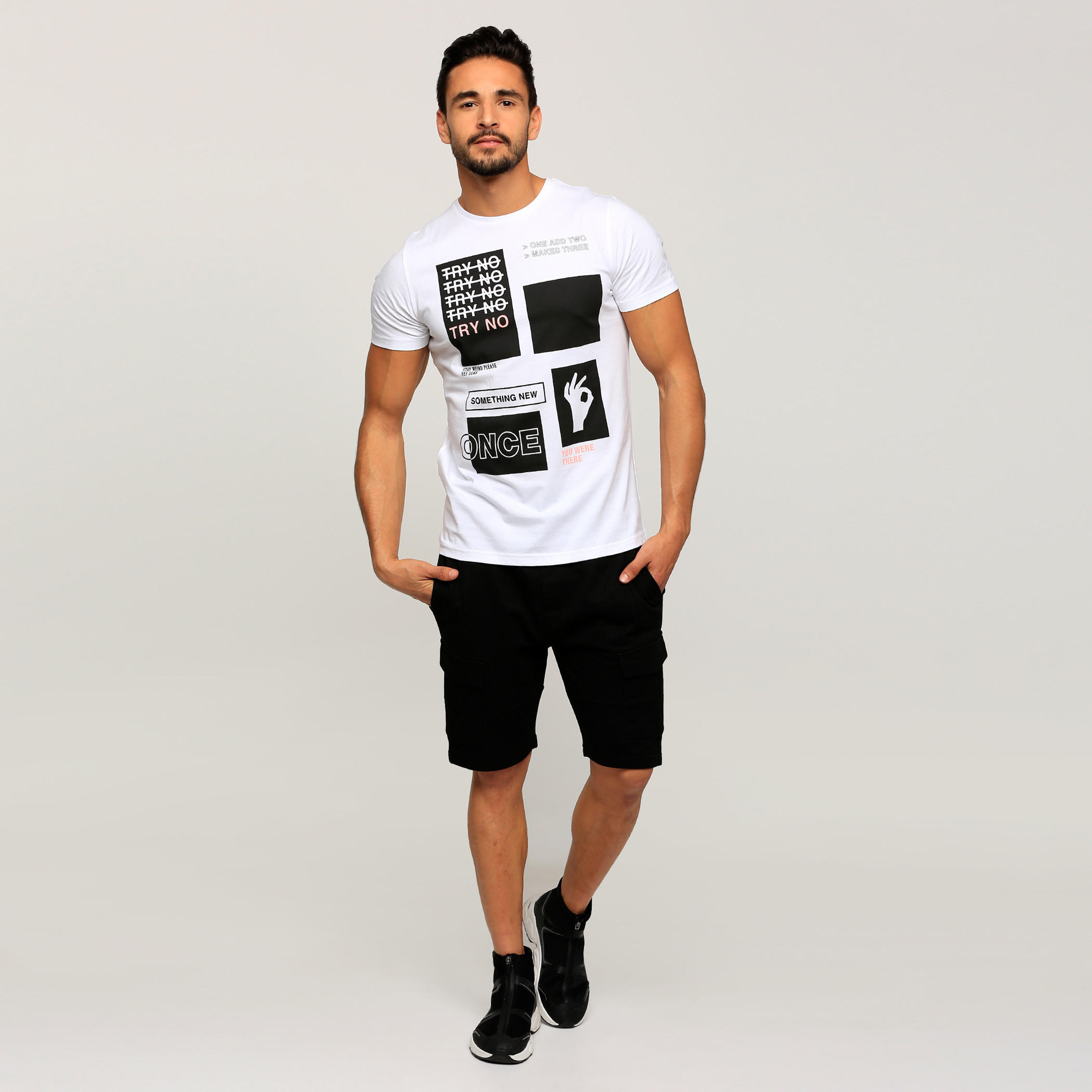 تيشيرت بياقة مستديرة وأكمام قصيرة وطبعات-men-clothing-tshirtsandpolos-tshirts-image-5