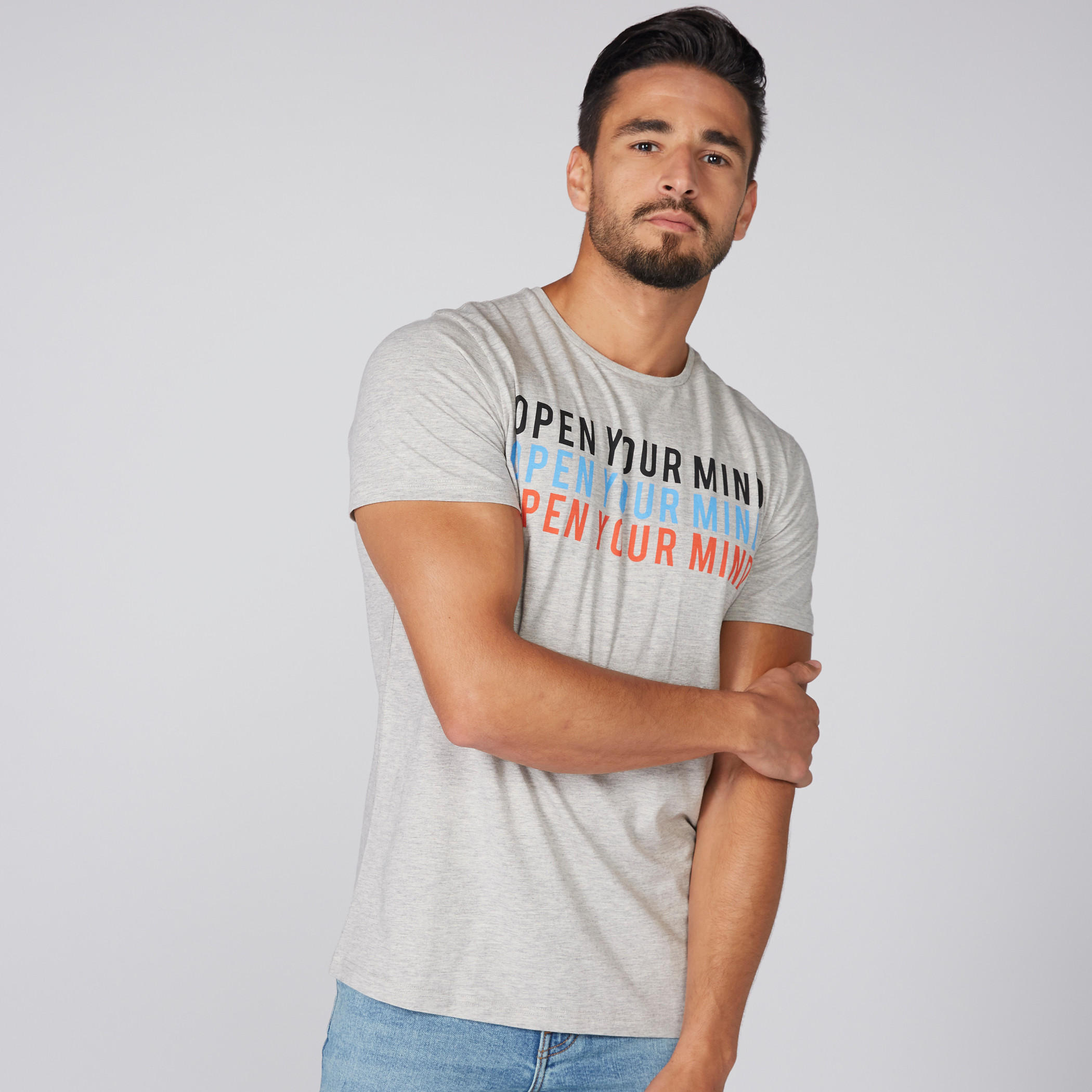 تيشيرت بياقة مستديرة وأكمام قصيرة وطبعات-men-clothing-tshirtsandpolos-tshirts-image-1