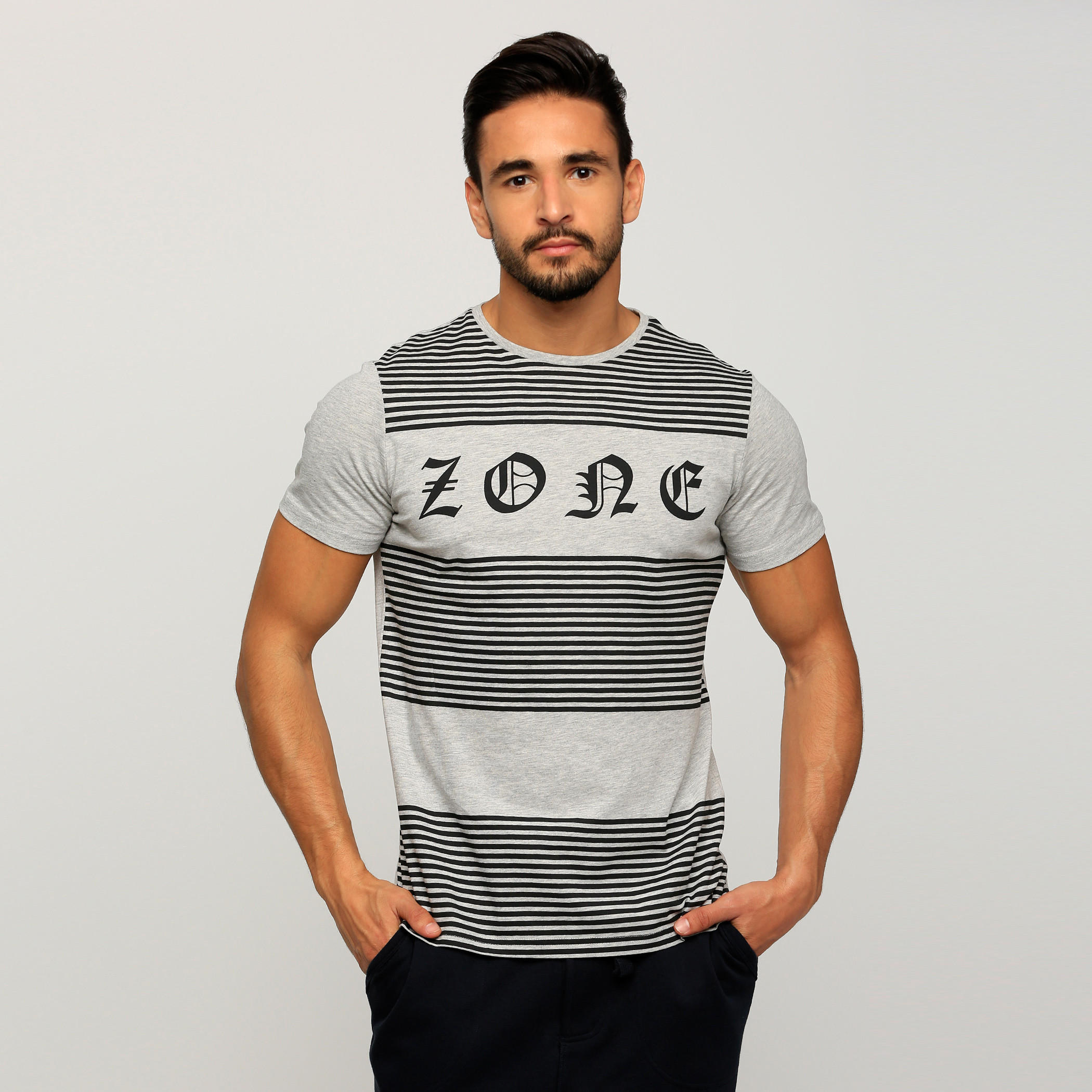تيشيرت بأكمام قصيرة وياقة ضيّقة وطبعات-men-clothing-tshirtsandpolos-tshirts-image-1