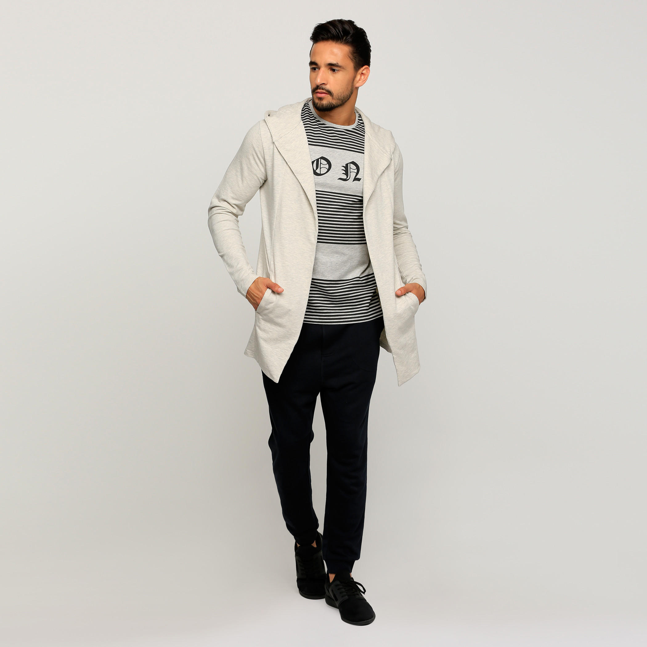 تيشيرت بأكمام قصيرة وياقة ضيّقة وطبعات-men-clothing-tshirtsandpolos-tshirts-image-5