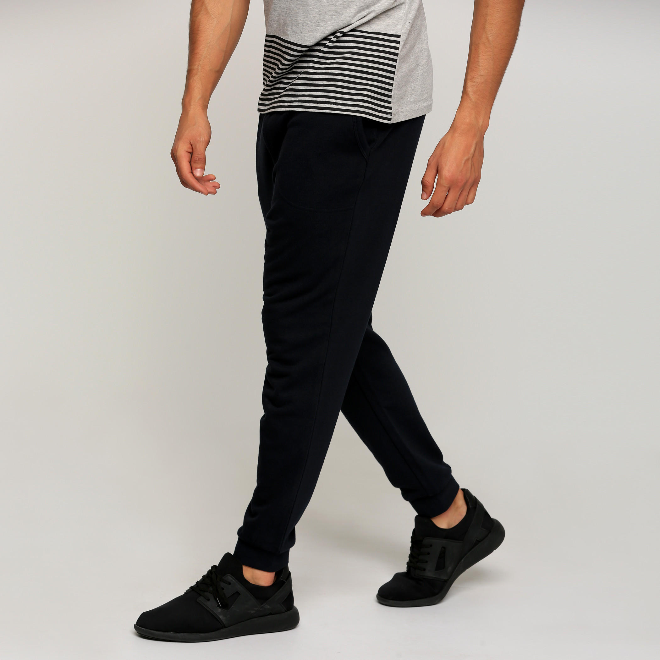 بنطال رياضي طويل بجيوب-men-clothing-bottoms-joggers-image-3