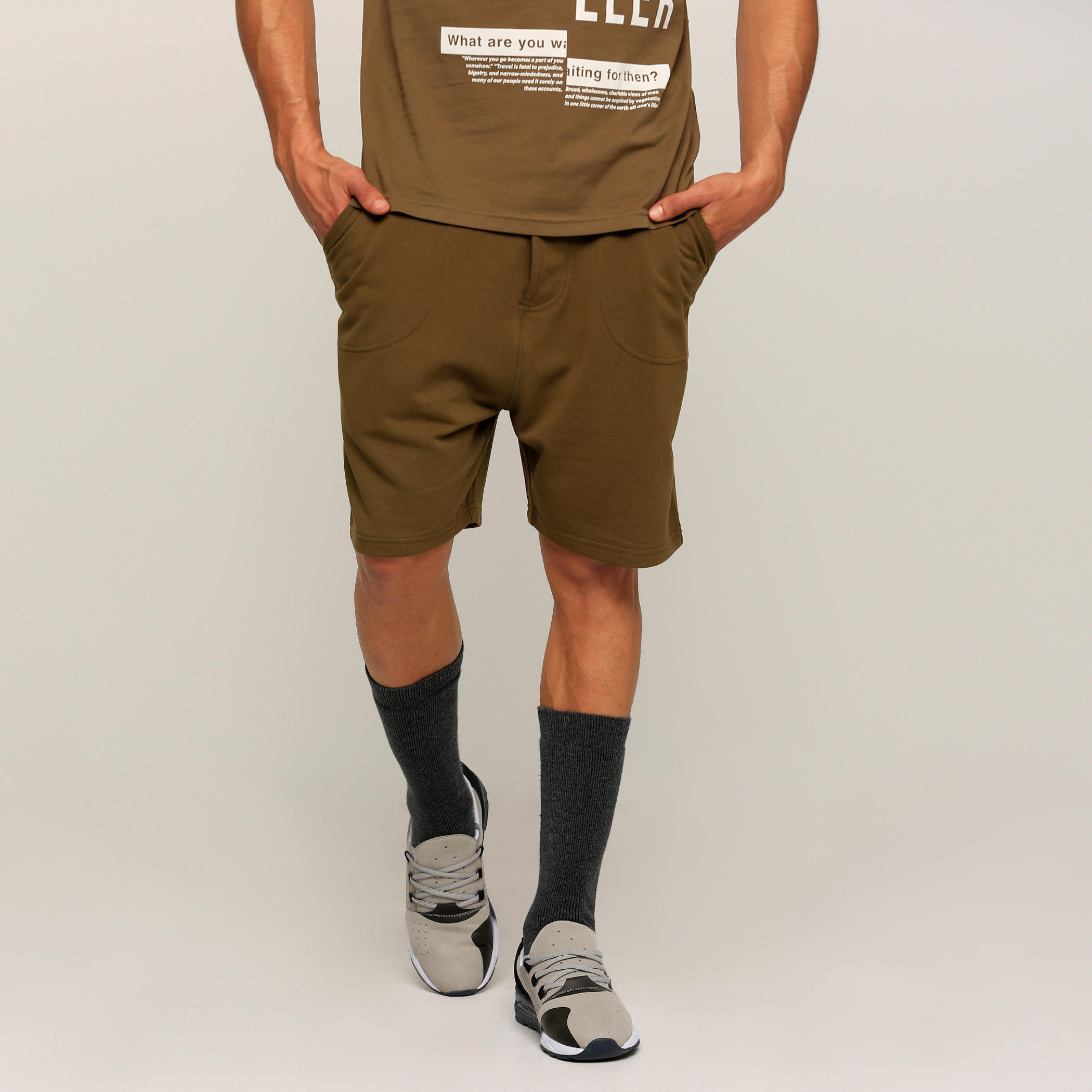 شورت محبوك بجيوب-men-clothing-bottoms-shorts-image-1