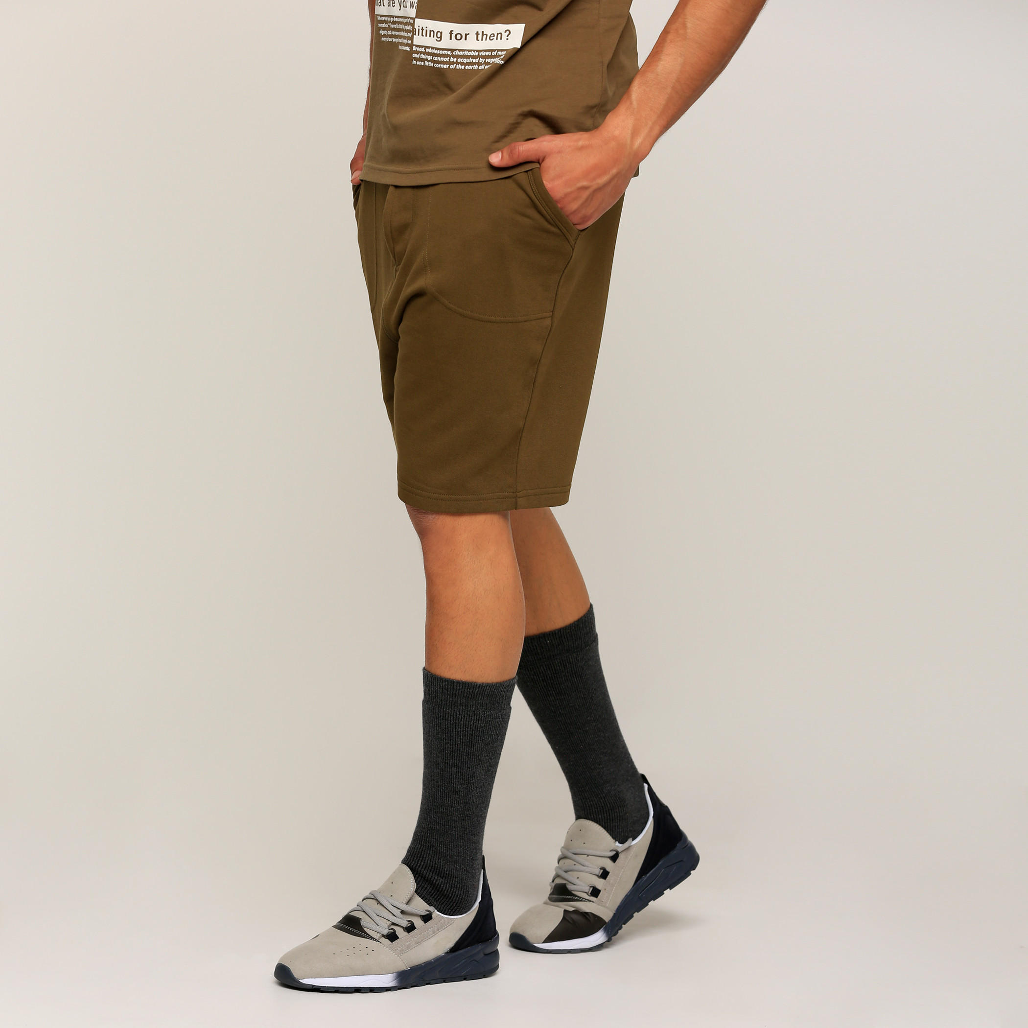 شورت محبوك بجيوب-men-clothing-bottoms-shorts-image-3