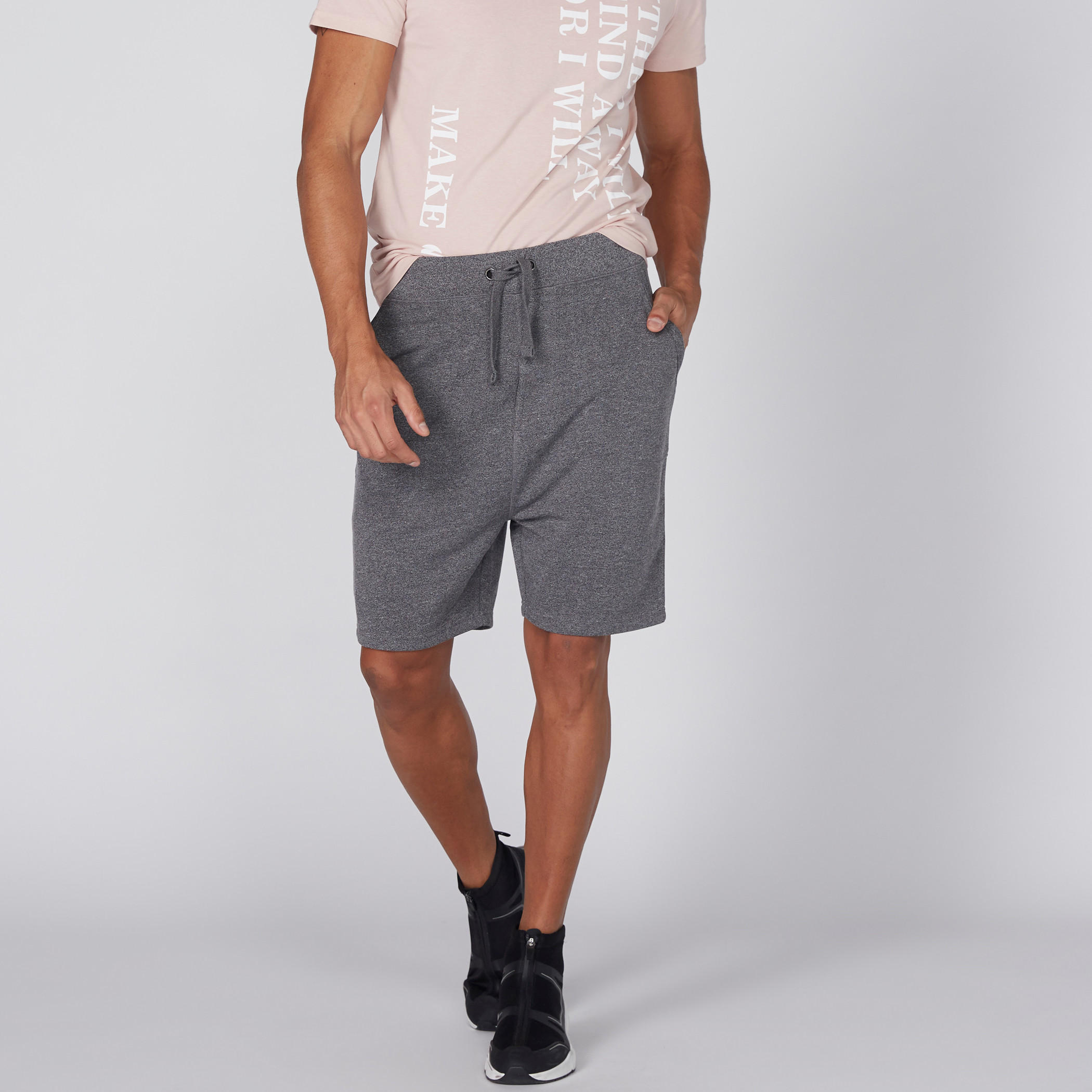 شورت بخصر مطّاطي وجيوب-men-clothing-bottoms-shorts-image-1