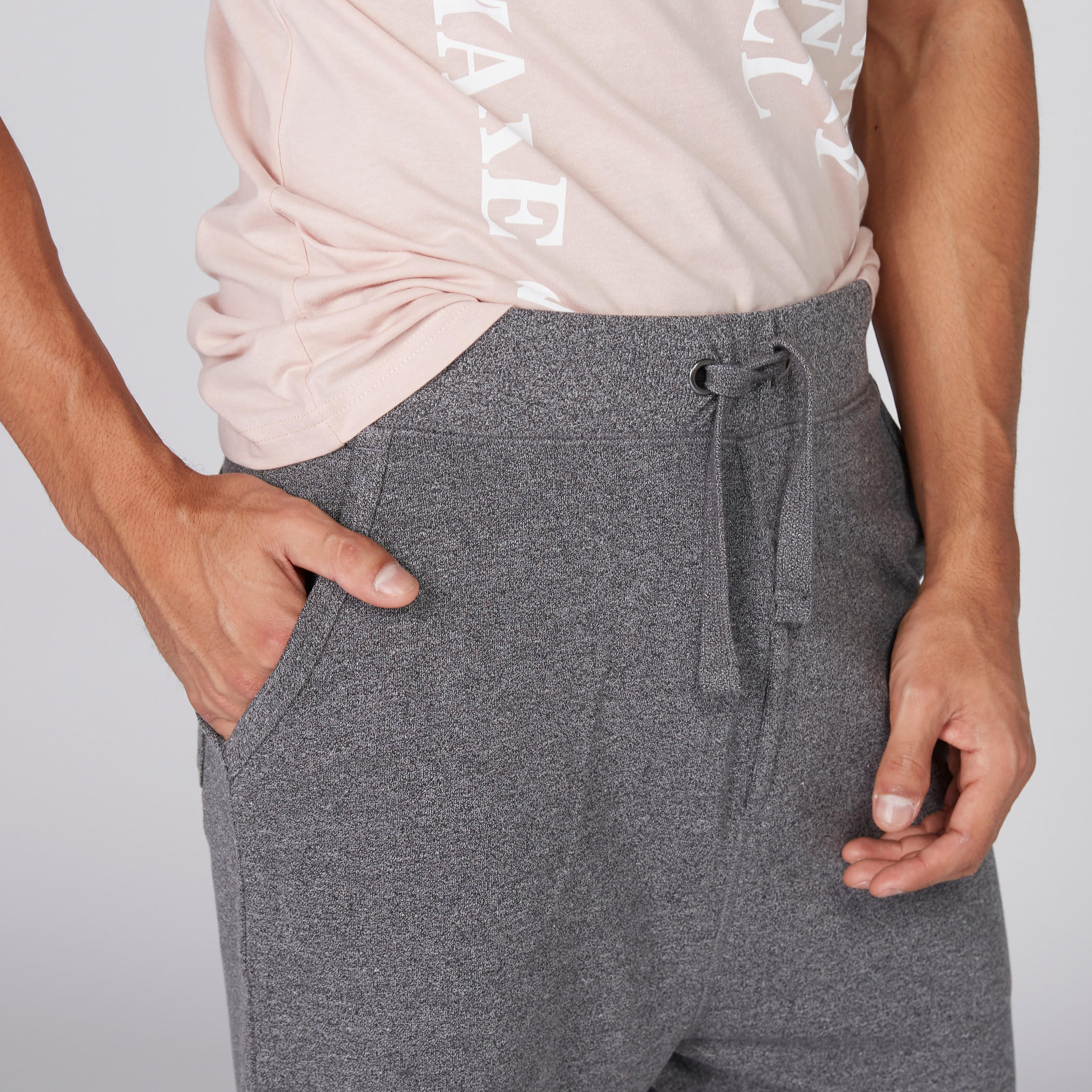 شورت بخصر مطّاطي وجيوب-men-clothing-bottoms-shorts-image-2