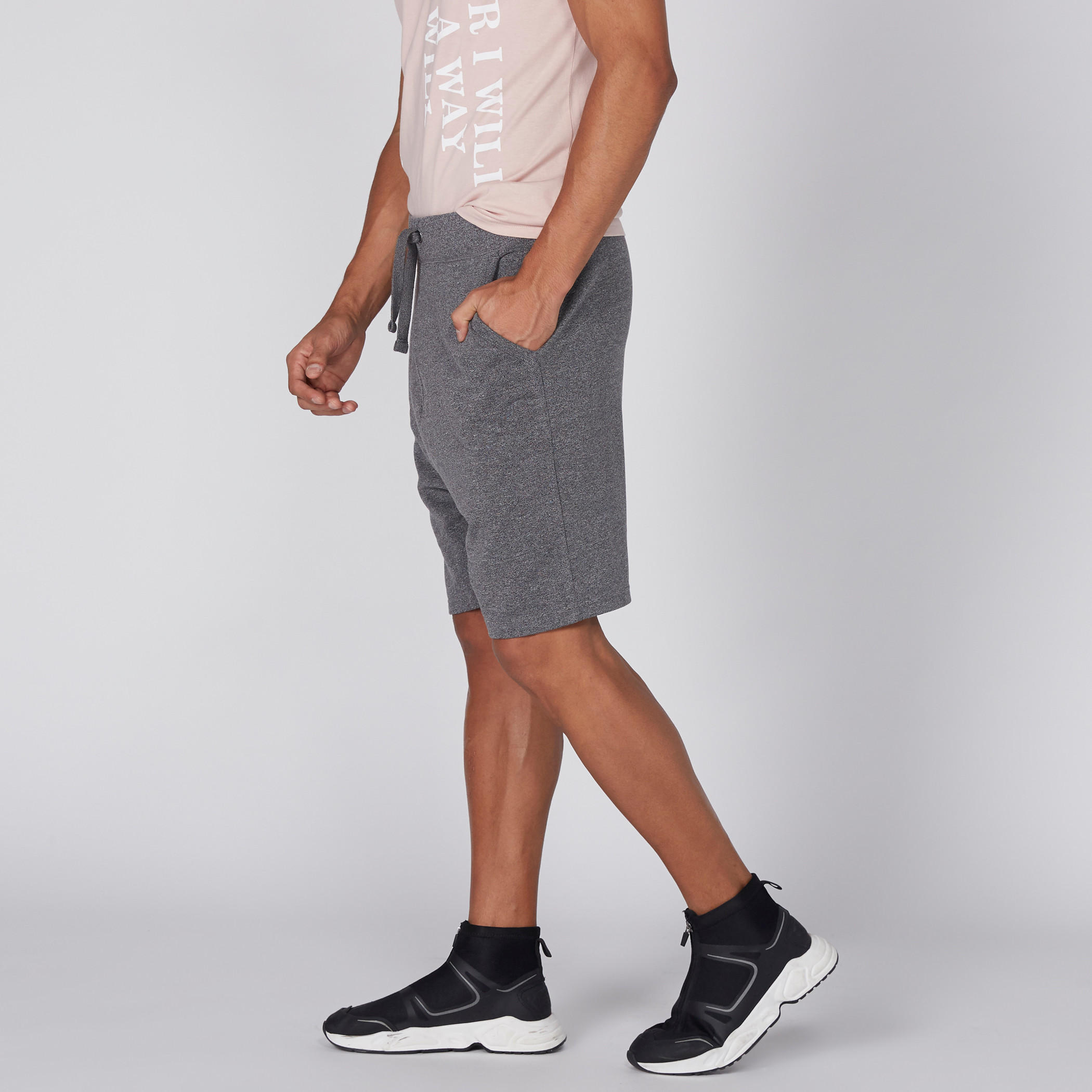 شورت بخصر مطّاطي وجيوب-men-clothing-bottoms-shorts-image-3
