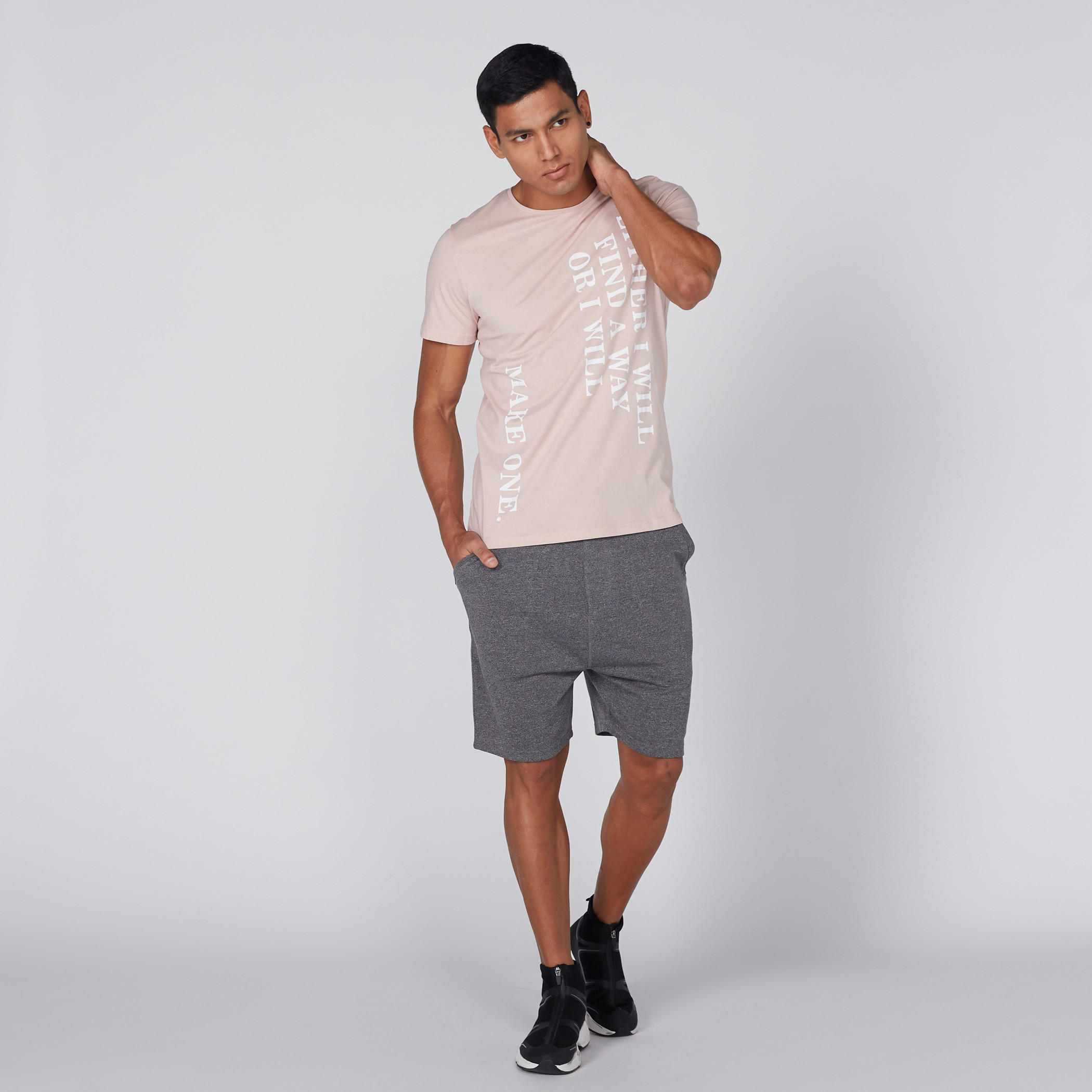 شورت بخصر مطّاطي وجيوب-men-clothing-bottoms-shorts-image-4