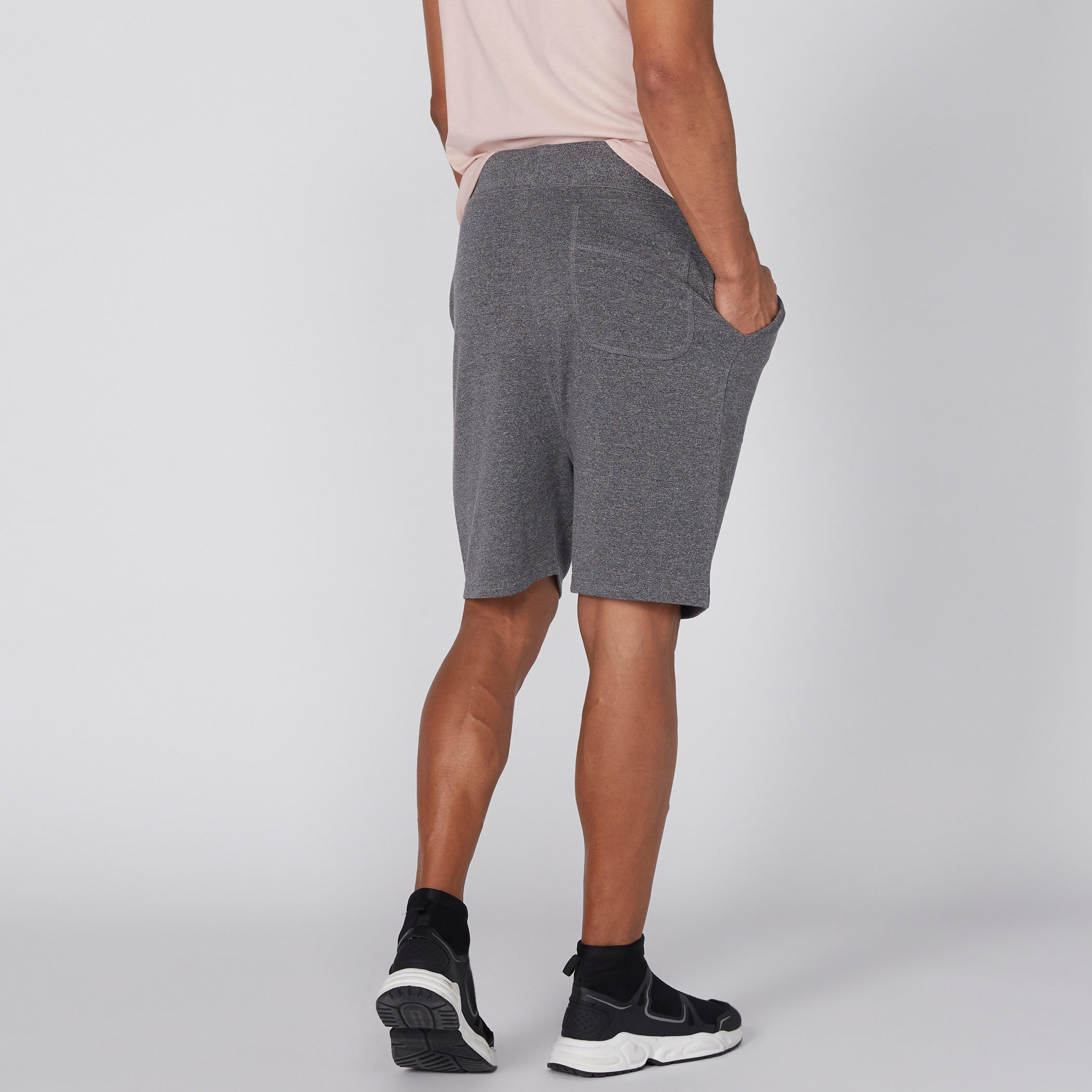 شورت بخصر مطّاطي وجيوب-men-clothing-bottoms-shorts-image-5