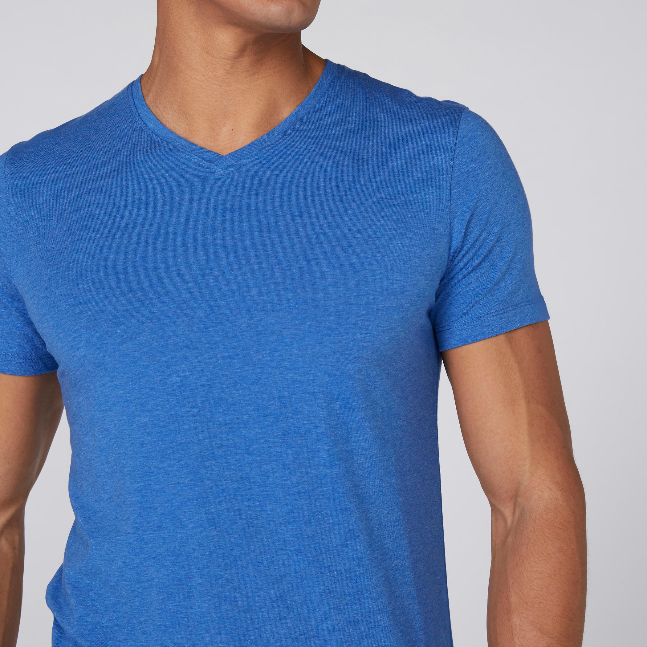 تيشيرت بياقة V وأكمام قصيرة-men-clothing-tshirtsandpolos-tshirts-image-3