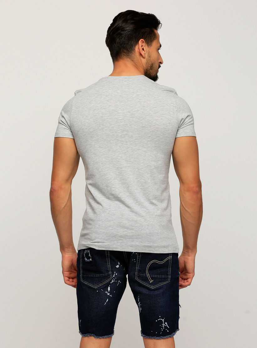 تيشيرت بياقة V وأكمام قصيرة-men-clothing-tshirtsandpolos-tshirts-image-4