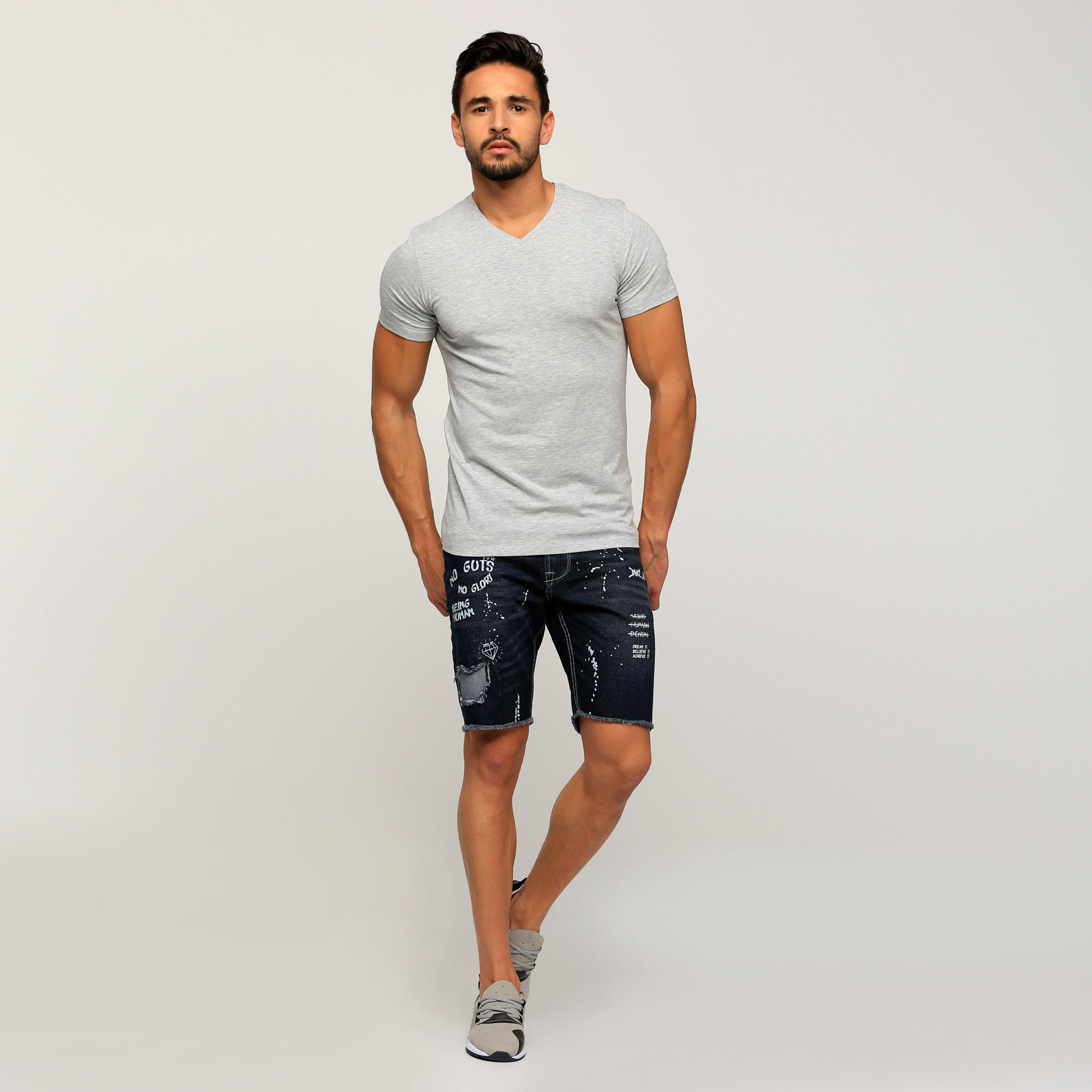 تيشيرت بياقة V وأكمام قصيرة-men-clothing-tshirtsandpolos-tshirts-image-1