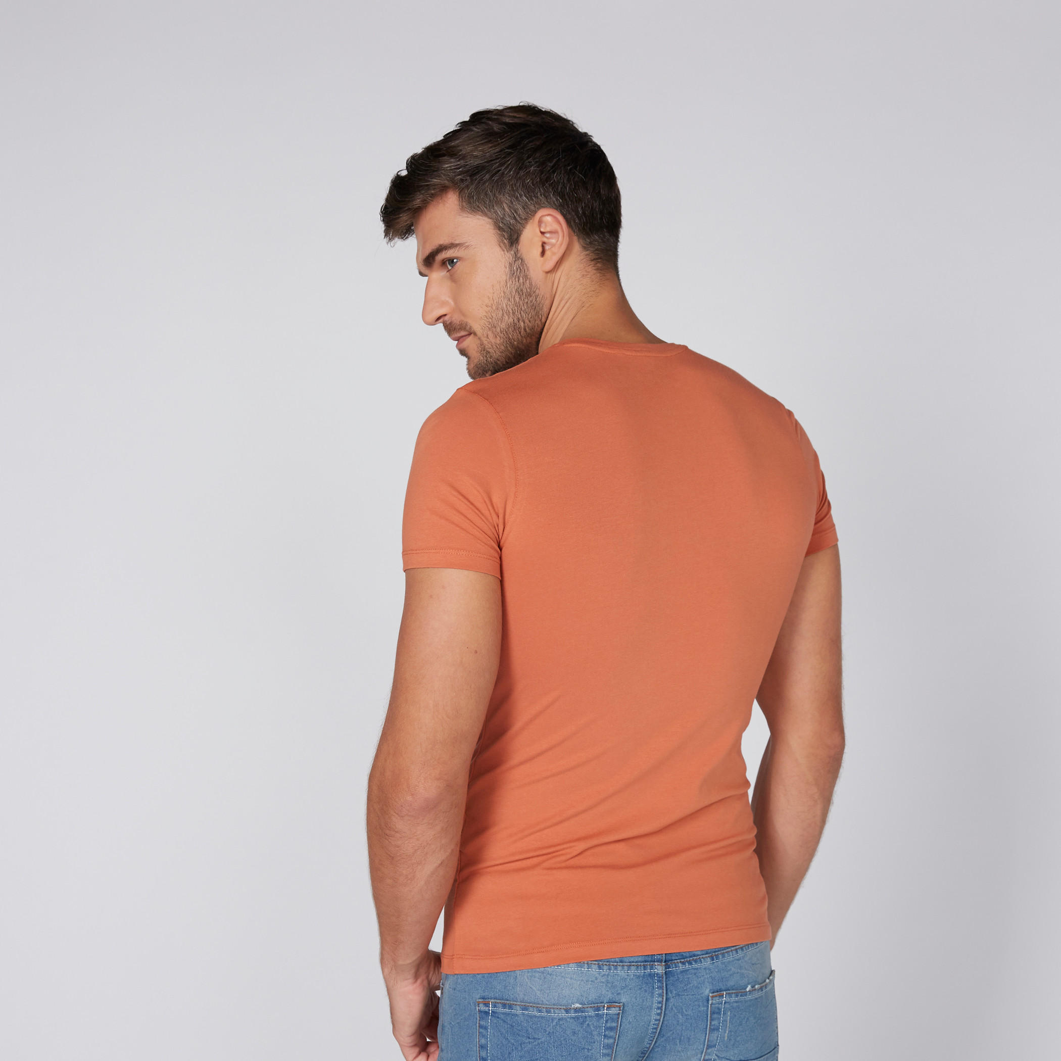 تيشيرت بياقة V وأكمام قصيرة-men-clothing-tshirtsandpolos-tshirts-image-3