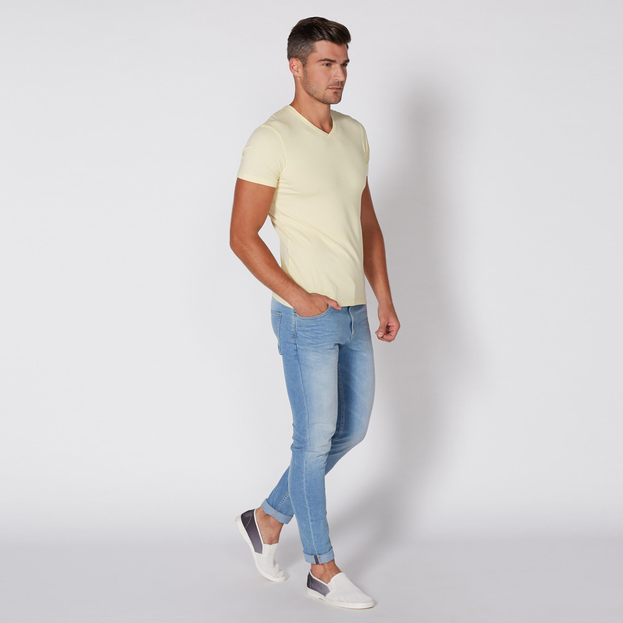 تيشيرت بياقة V وأكمام قصيرة-men-clothing-tshirtsandpolos-tshirts-image-3