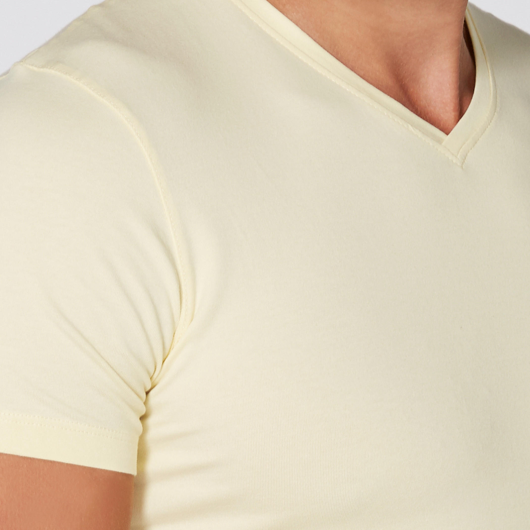 تيشيرت بياقة V وأكمام قصيرة-men-clothing-tshirtsandpolos-tshirts-image-2