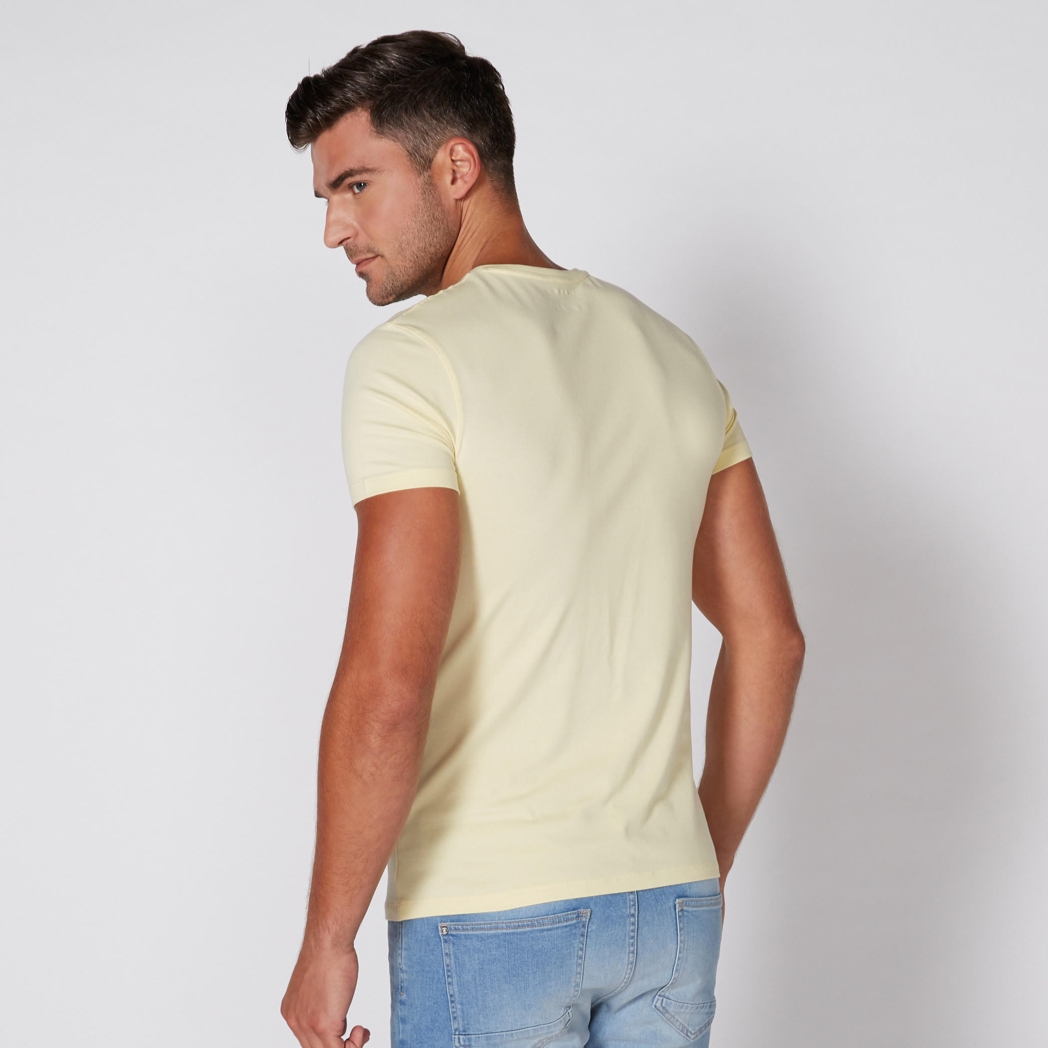 تيشيرت بياقة V وأكمام قصيرة-men-clothing-tshirtsandpolos-tshirts-image-1