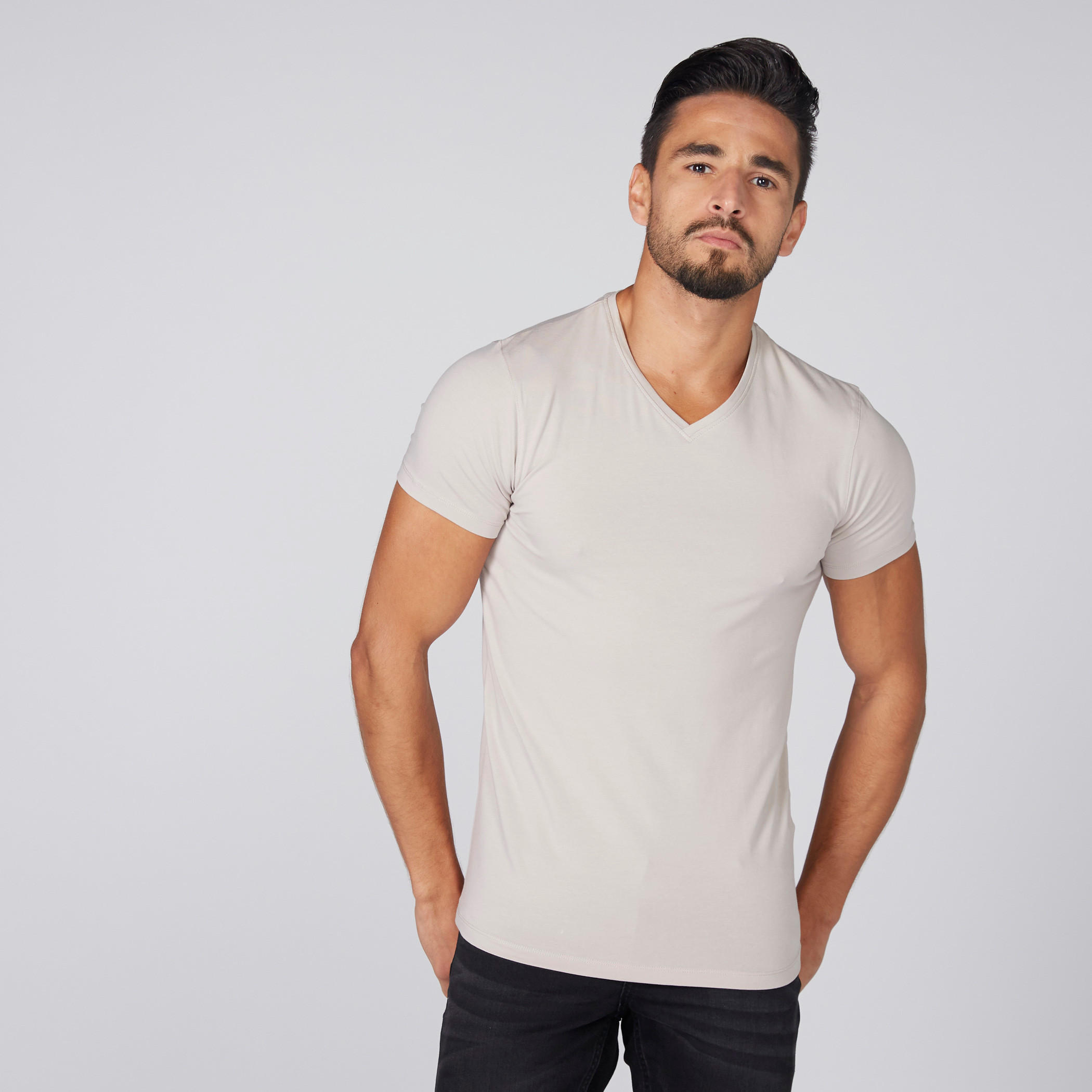 تيشيرت بياقة V وأكمام قصيرة-men-clothing-tshirtsandpolos-tshirts-image-1
