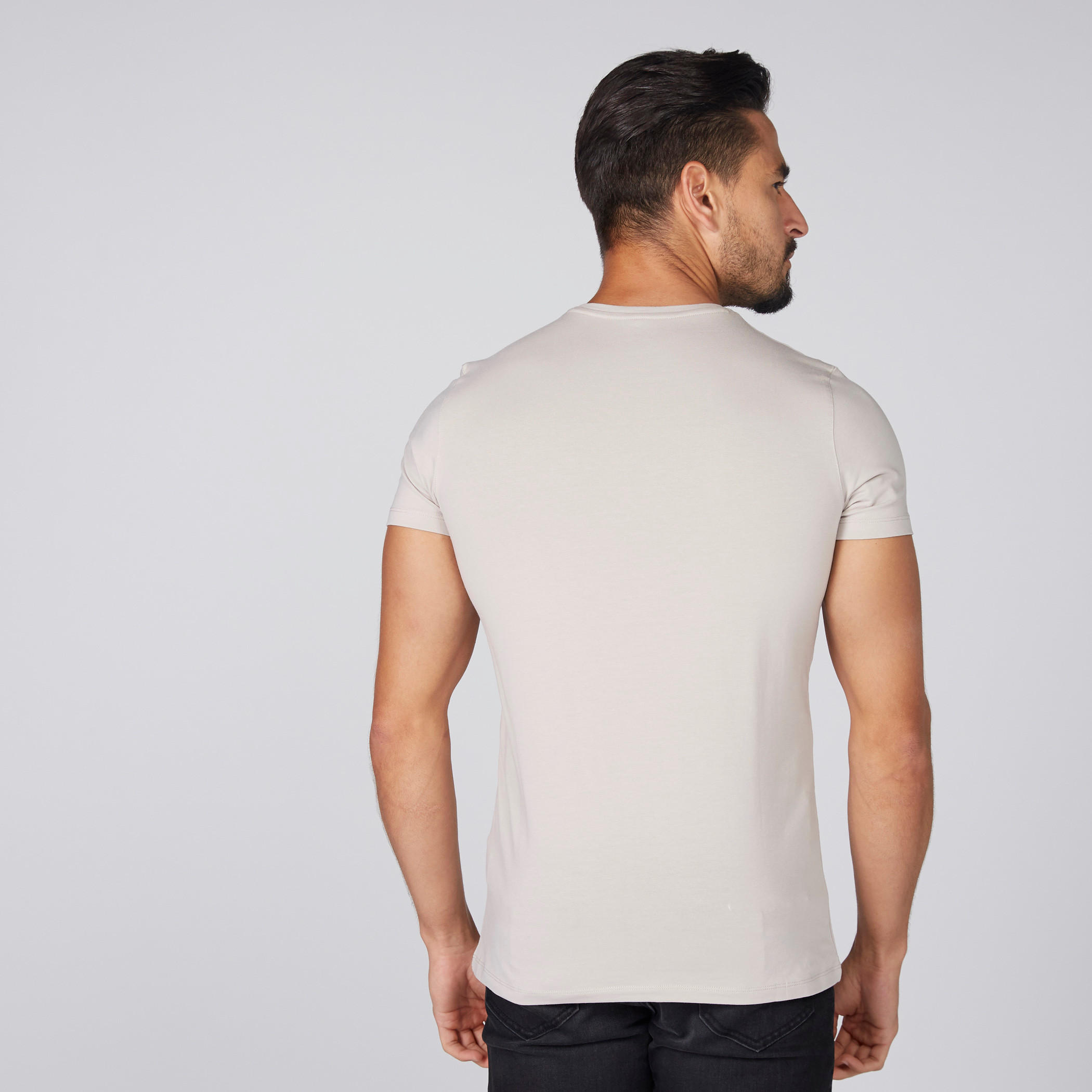 تيشيرت بياقة V وأكمام قصيرة-men-clothing-tshirtsandpolos-tshirts-image-2