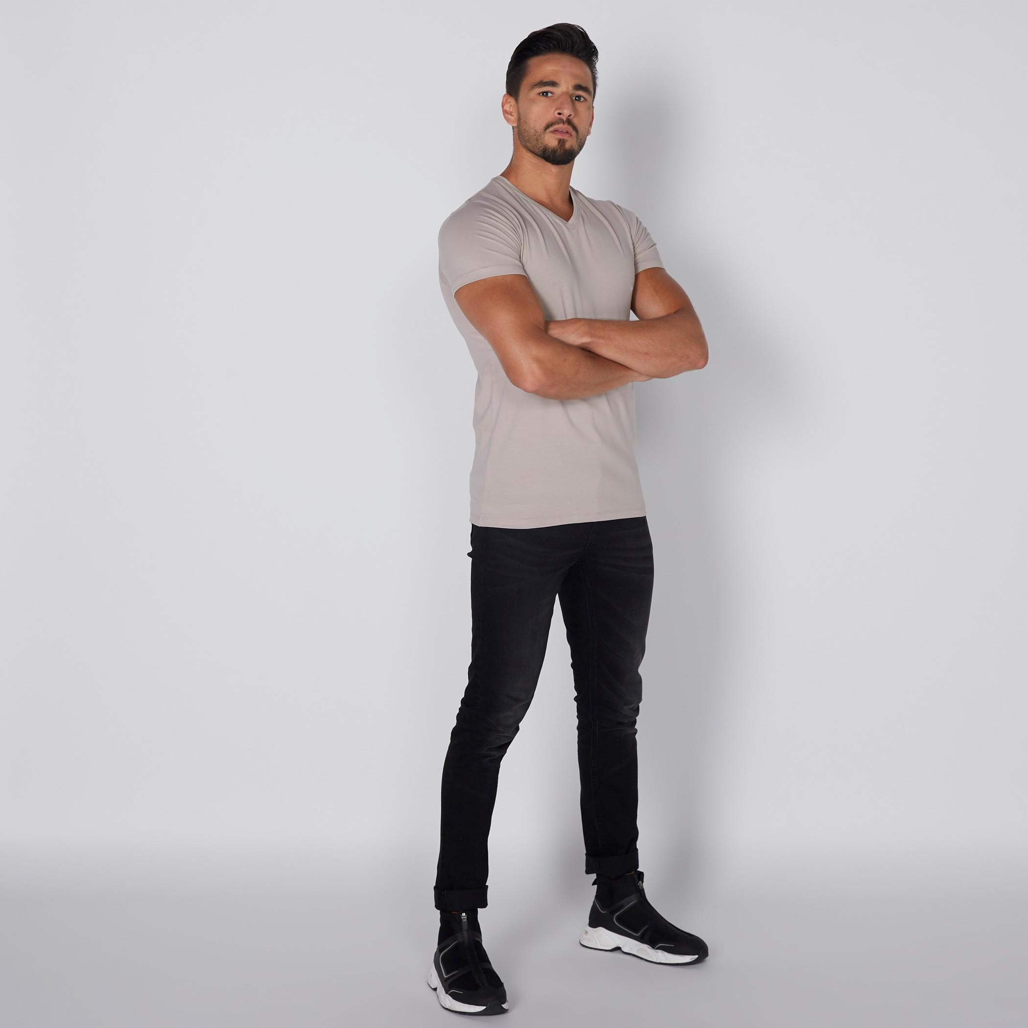 تيشيرت بياقة V وأكمام قصيرة-men-clothing-tshirtsandpolos-tshirts-image-3