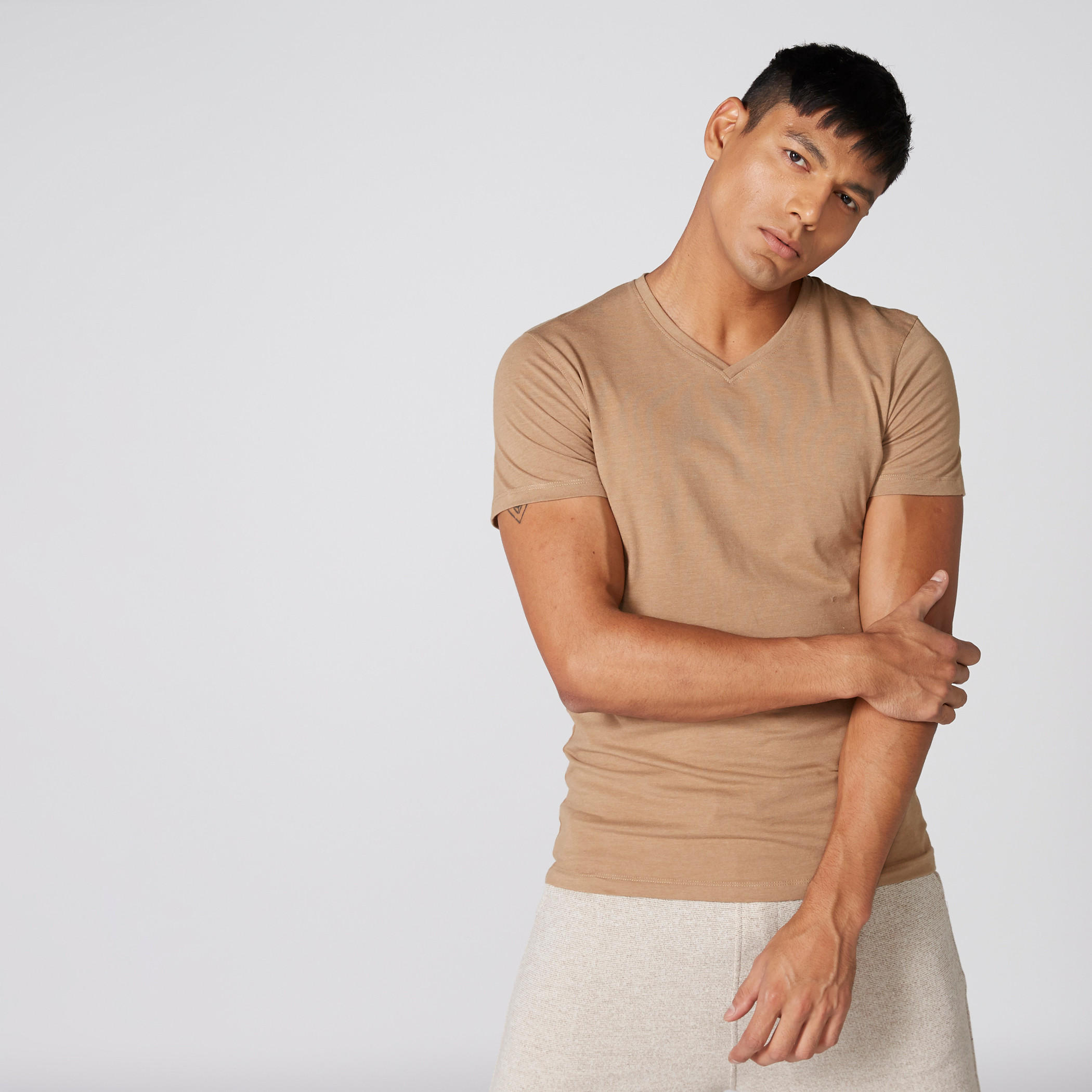 تيشيرت بأكمام قصيرة وياقة V-men-clothing-tshirtsandpolos-tshirts-image-3
