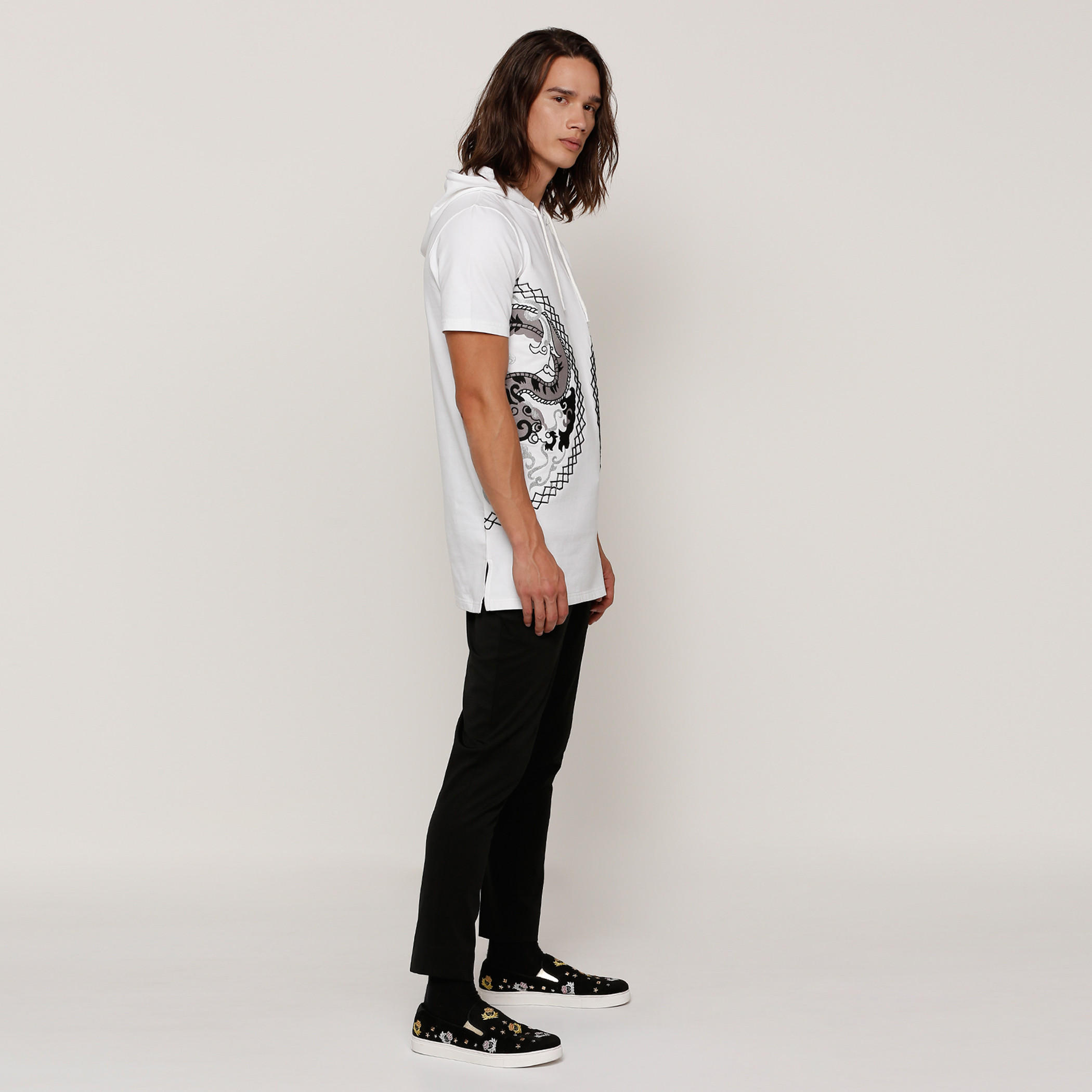 تيشيرت بقبّعة وأكمام قصيرة وطبعات-men-clothing-tshirtsandpolos-tshirts-image-1