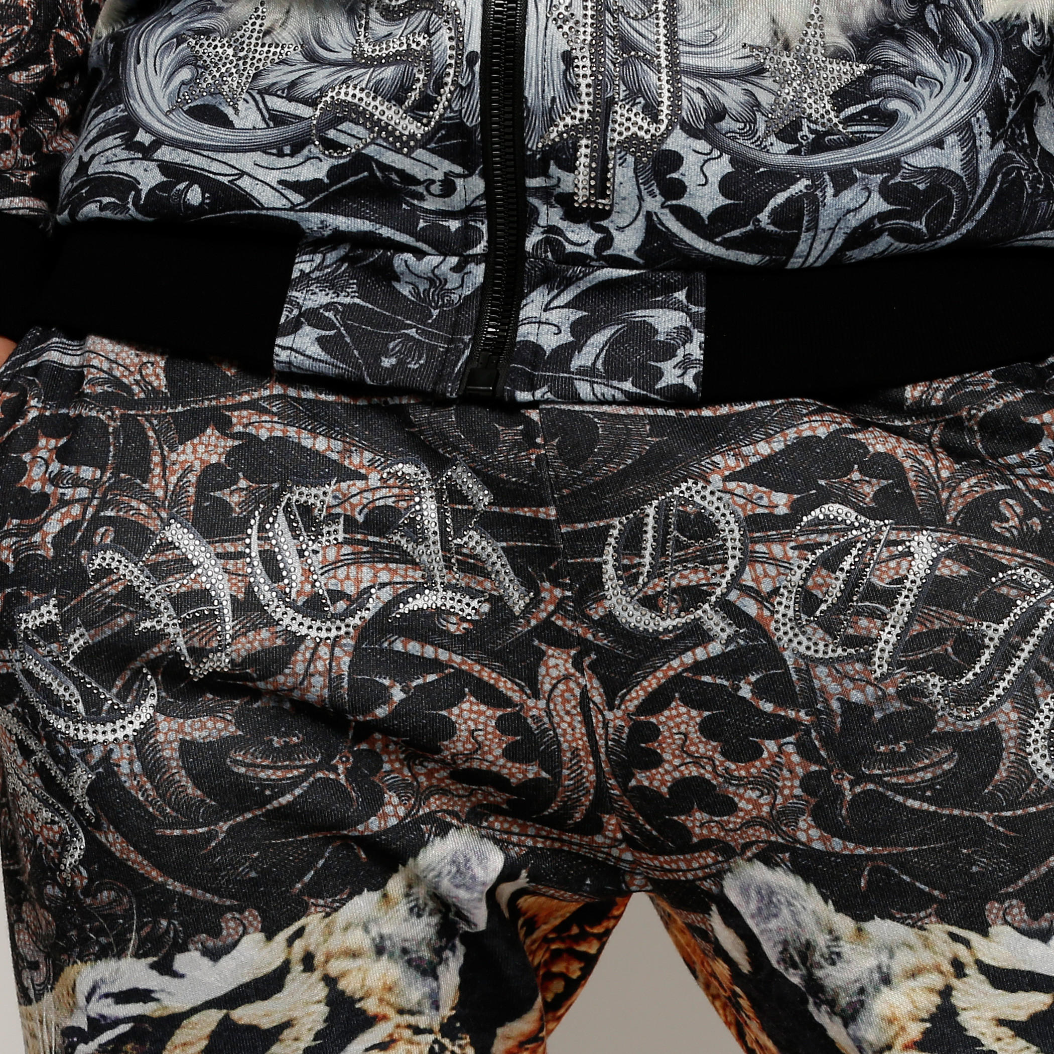 بنطال رياضي طويل بجيوب وطبعات-men-clothing-bottoms-joggers-image-4