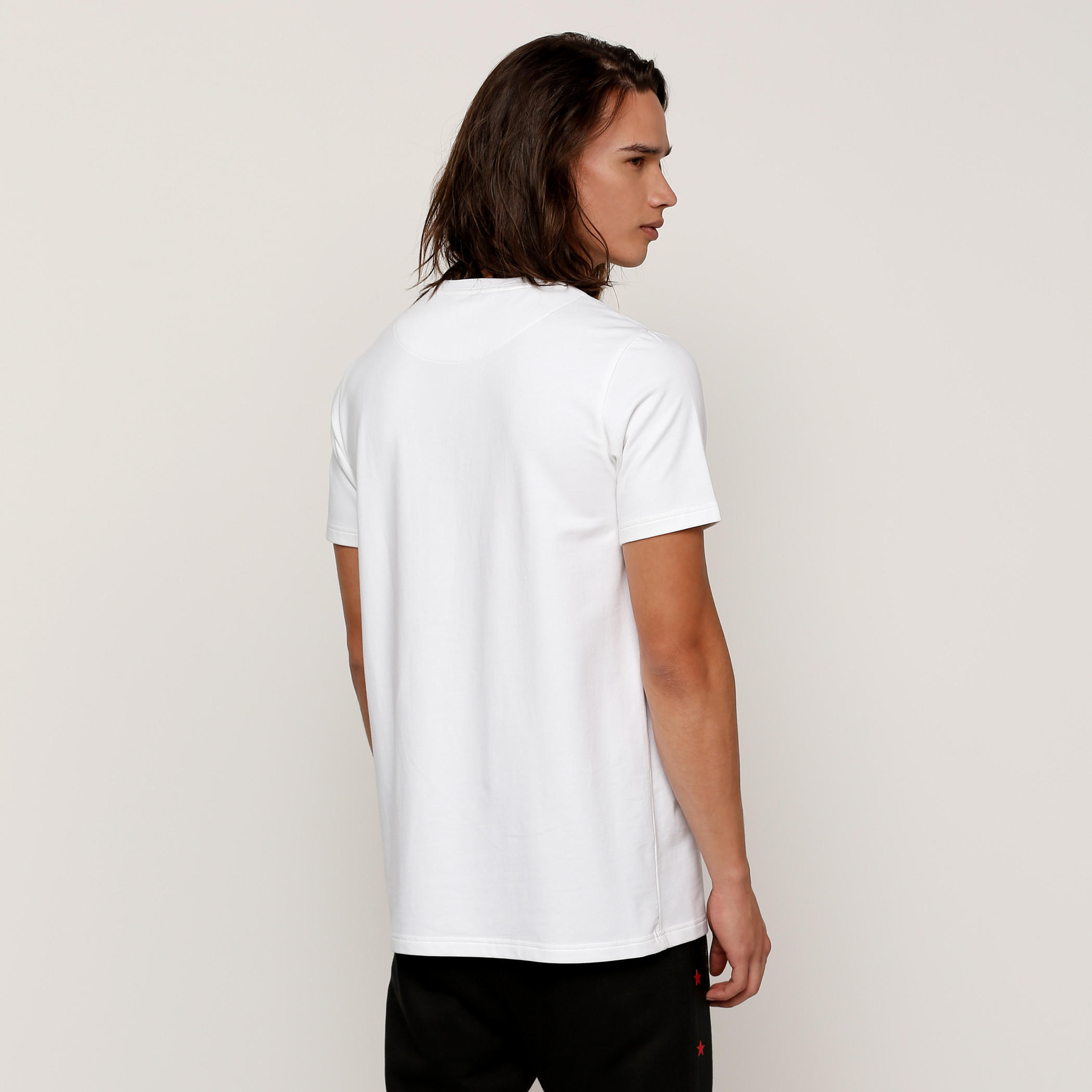 تيشيرت بياقة مستديرة وأكمام قصيرة مع طبعات-men-clothing-tshirtsandpolos-tshirts-image-2