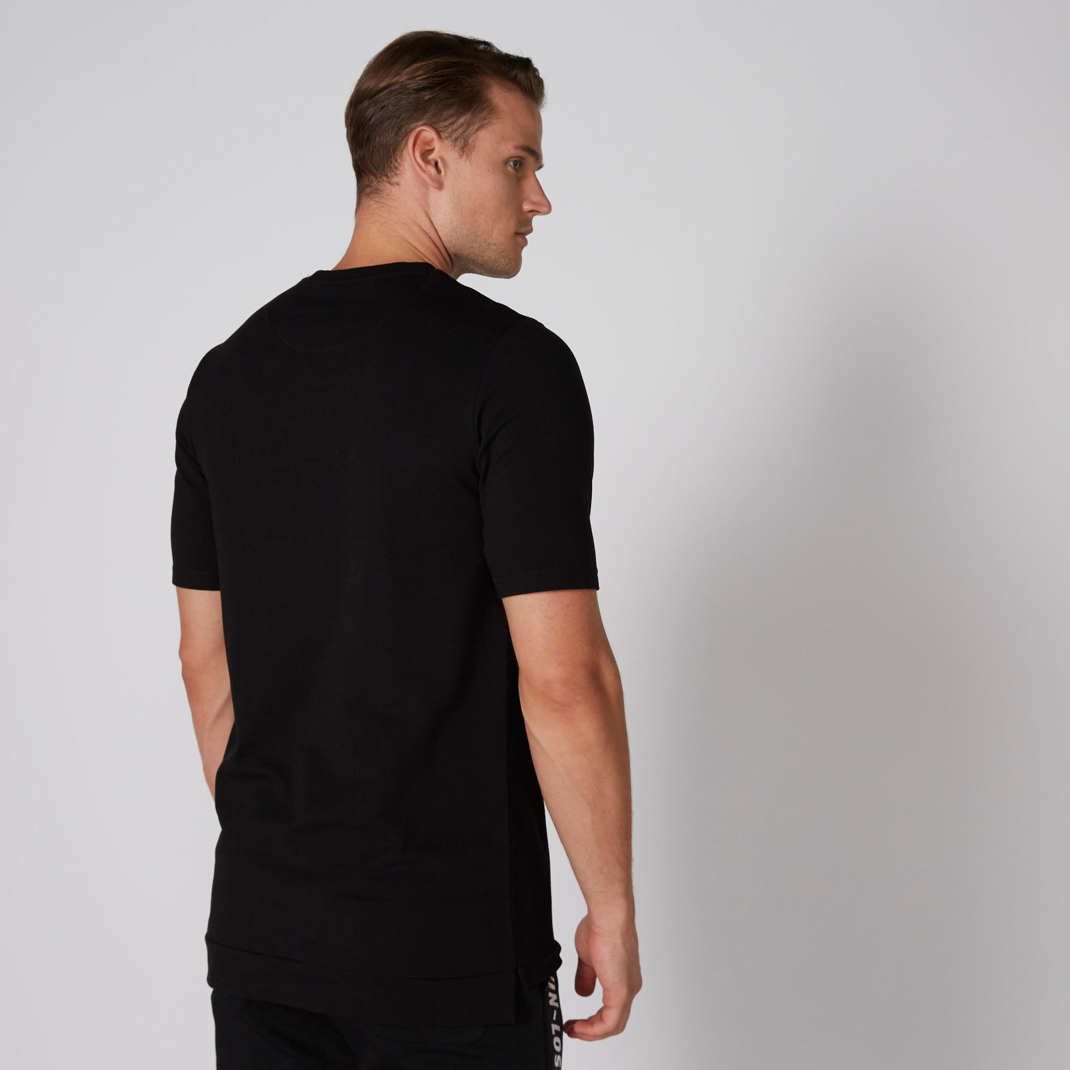 تيشيرت بطبعات وياقة مستديرة وأكمام قصيرة-men-clothing-tshirtsandpolos-tshirts-image-2
