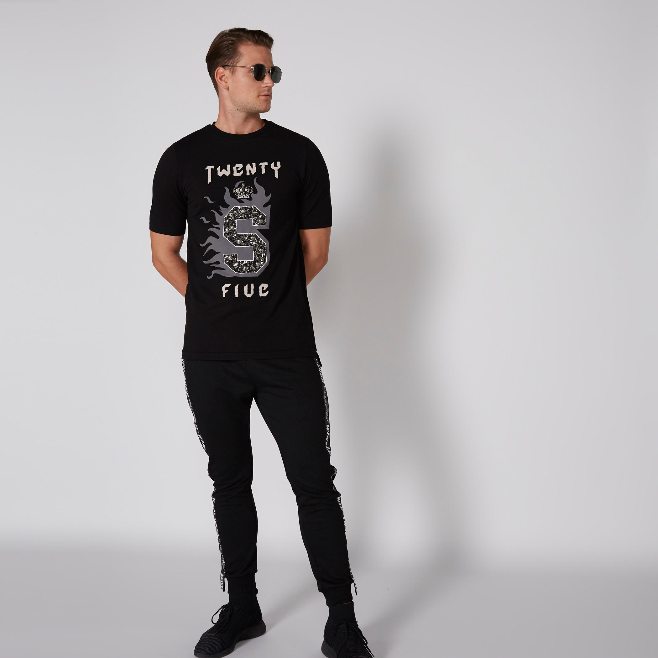 تيشيرت بطبعات وياقة مستديرة وأكمام قصيرة-men-clothing-tshirtsandpolos-tshirts-image-3