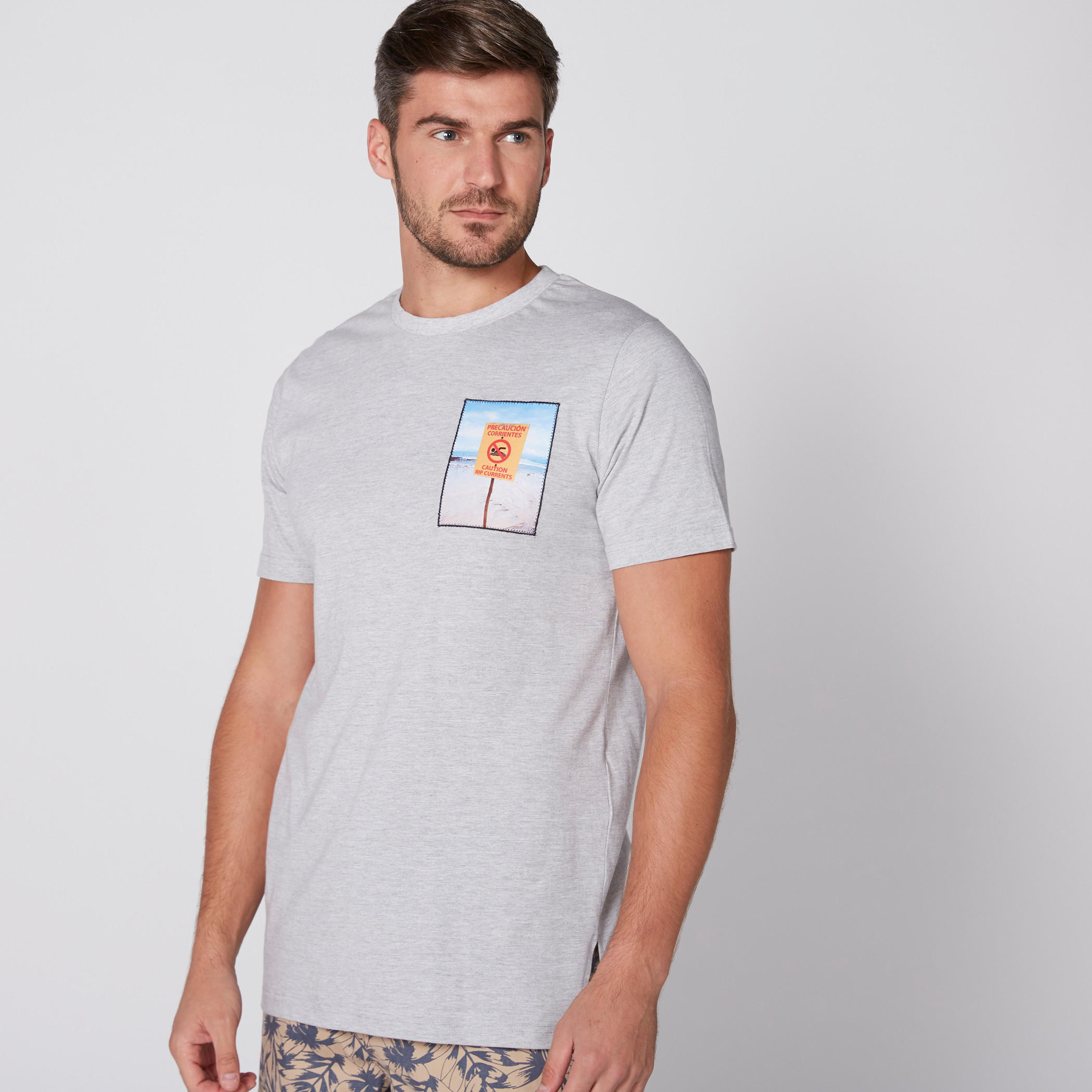 تيشيرت بياقة مستديرة وأكمام قصيرة وطبعات-men-clothing-tshirtsandpolos-tshirts-image-2