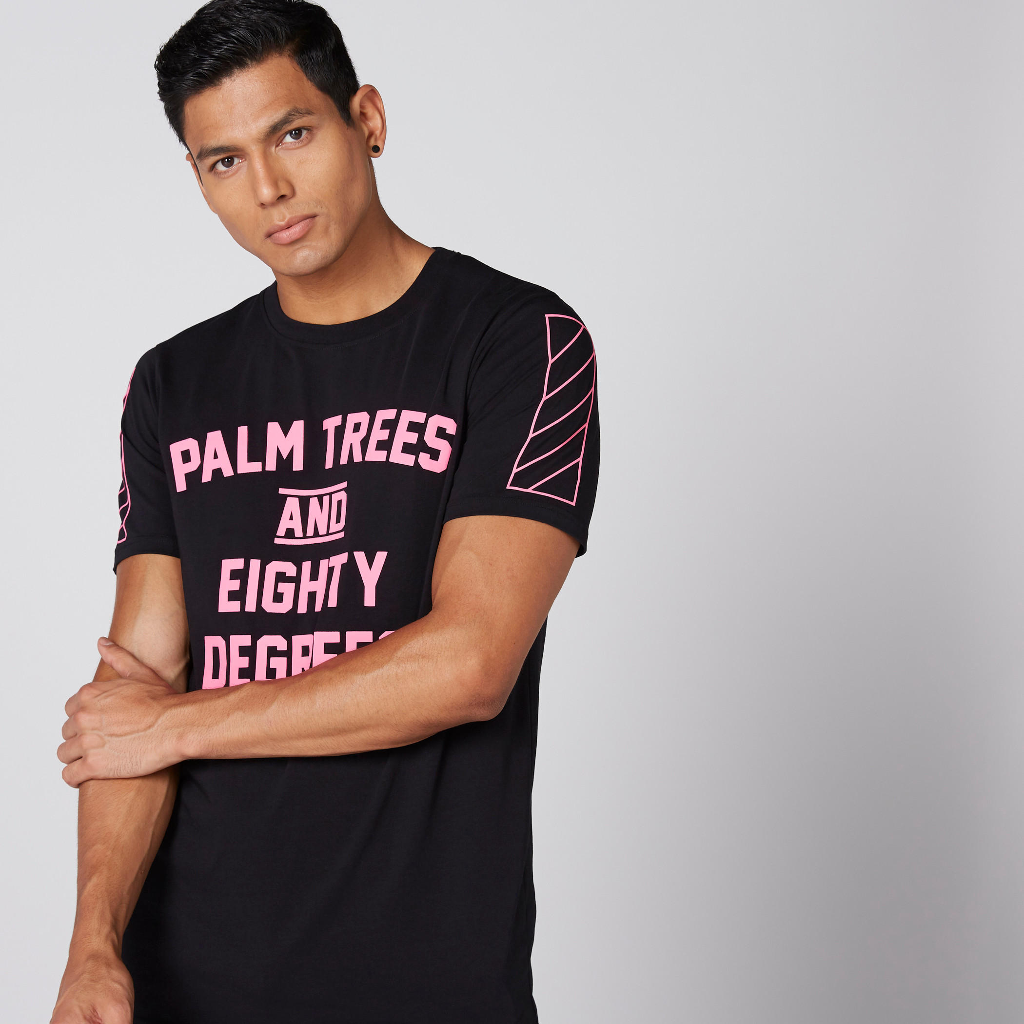 تيشيرت بياقة مستديرة وأكمام قصيرة وطبعات-men-clothing-tshirtsandpolos-tshirts-image-1