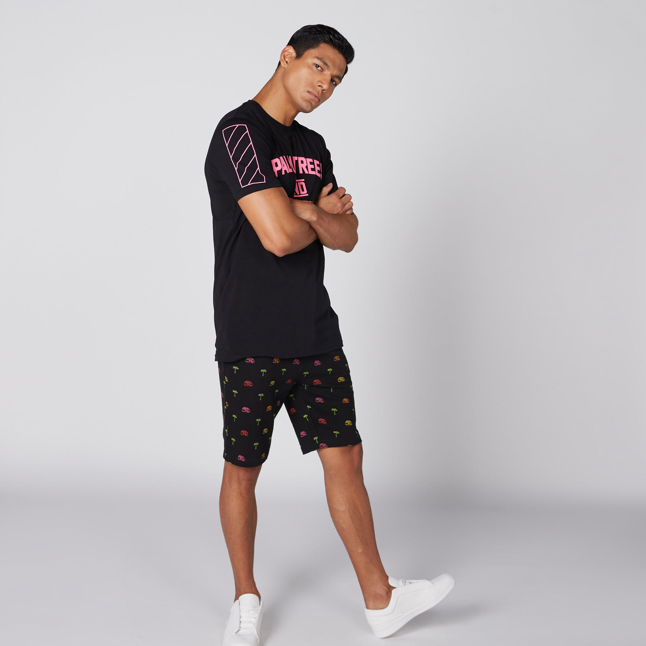 تيشيرت بياقة مستديرة وأكمام قصيرة وطبعات-men-clothing-tshirtsandpolos-tshirts-image-2