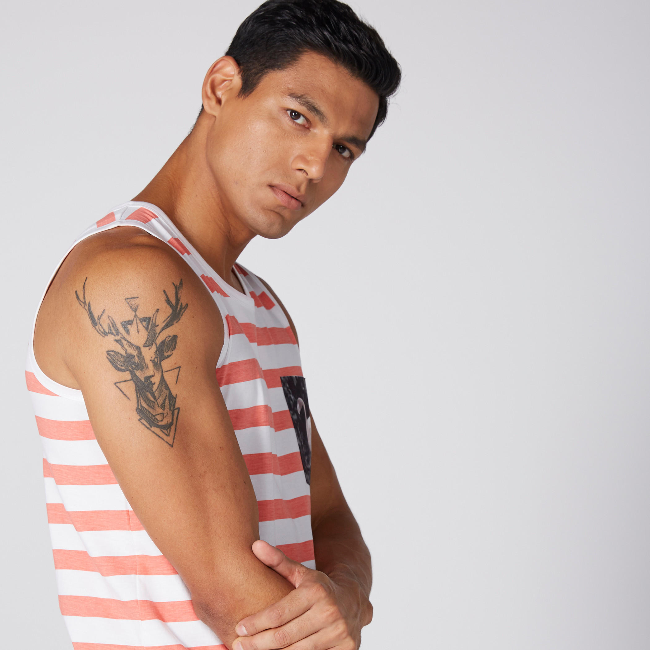 تيشيرت مقلّم دون أكمام بياقة مستديرة-men-clothing-tshirtsandpolos-tshirts-image-2