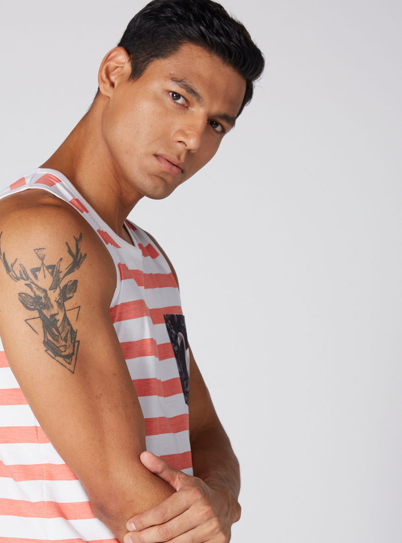تيشيرت مقلّم دون أكمام بياقة مستديرة-men-clothing-tshirtsandpolos-tshirts-image-2