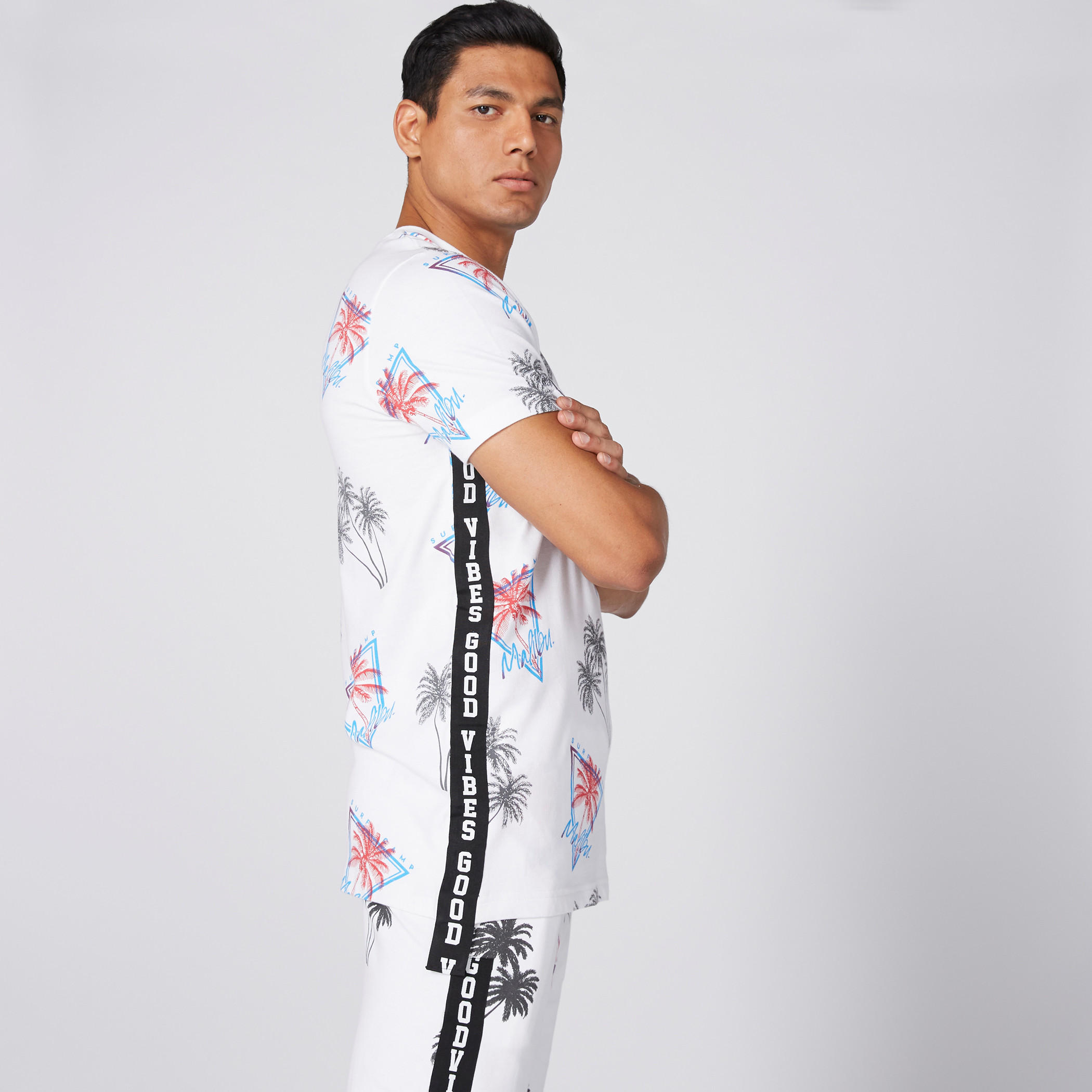 تيشيرت بياقة مستديرة وأكمام قصيرة وطبعات-men-clothing-tshirtsandpolos-tshirts-image-4