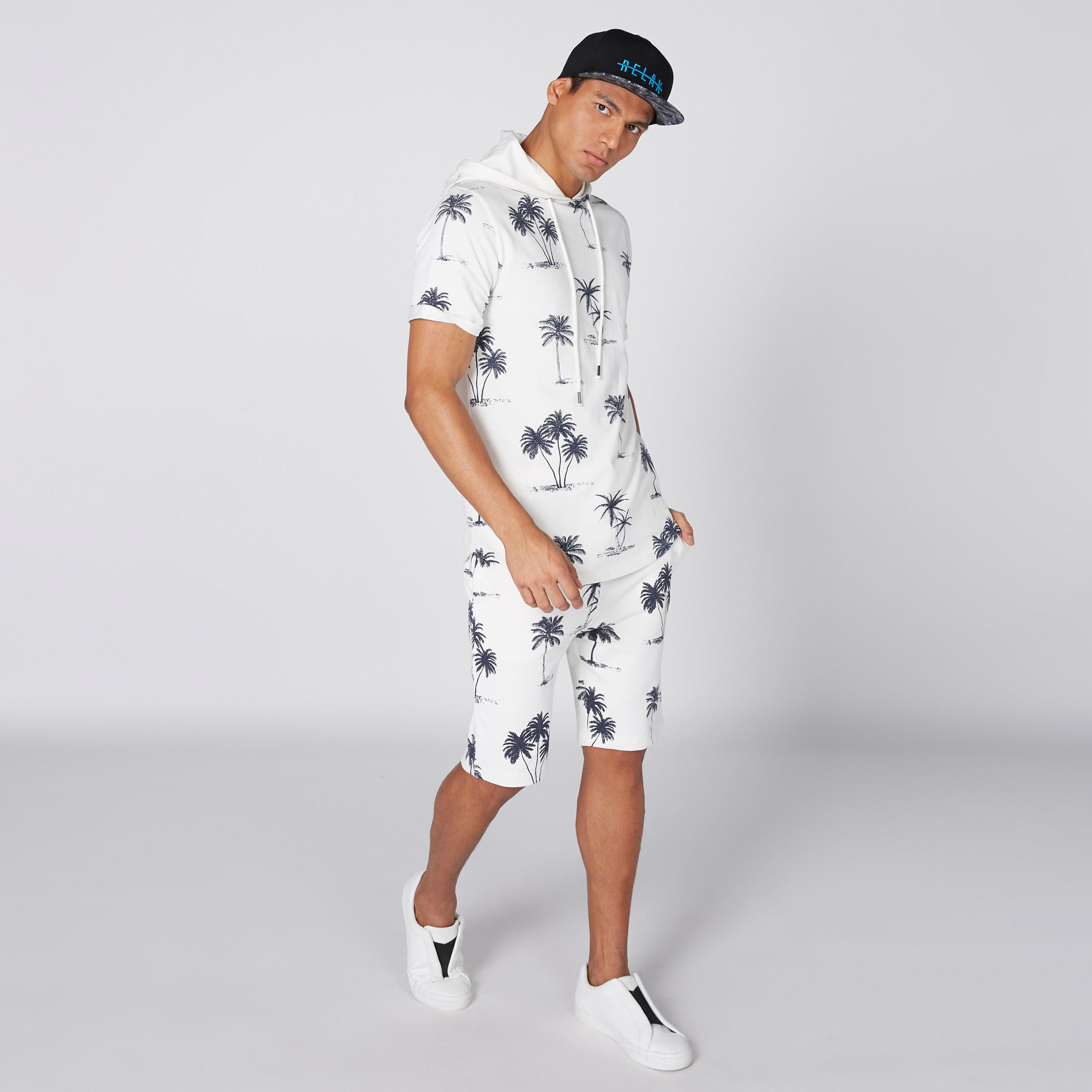 شورت بطبعات وخصر مطّاطي وجيب-men-clothing-bottoms-shorts-image-2