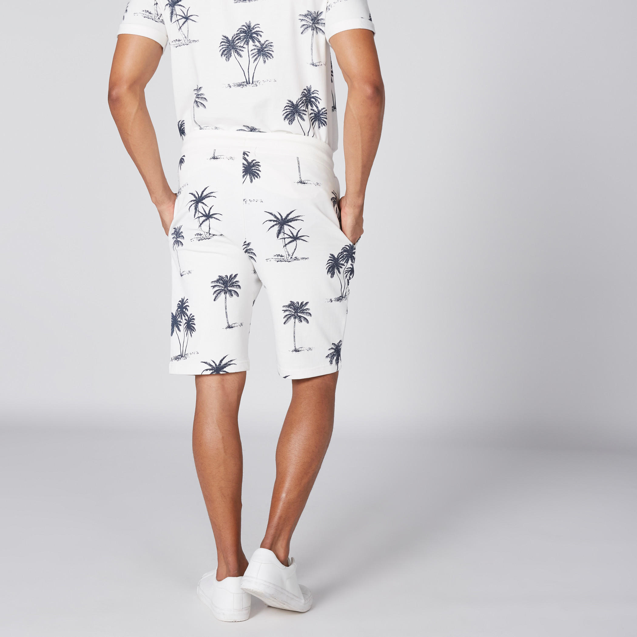 شورت بطبعات وخصر مطّاطي وجيب-men-clothing-bottoms-shorts-image-5