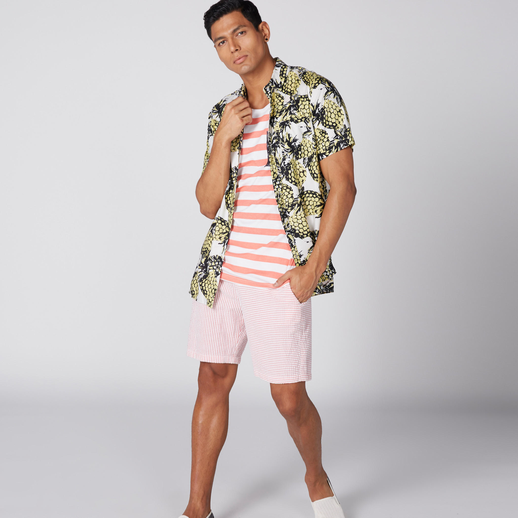 قميص بأكمام قصيرة وأزرار وطبعات-men-clothing-shirts-image-2