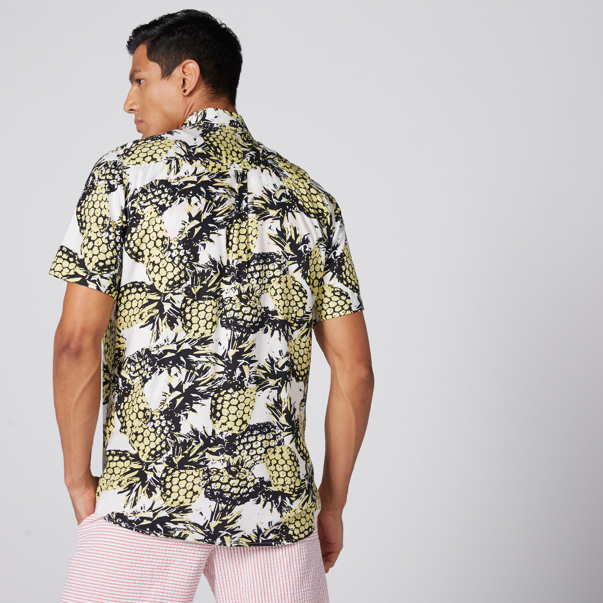 قميص بأكمام قصيرة وأزرار وطبعات-men-clothing-shirts-image-3