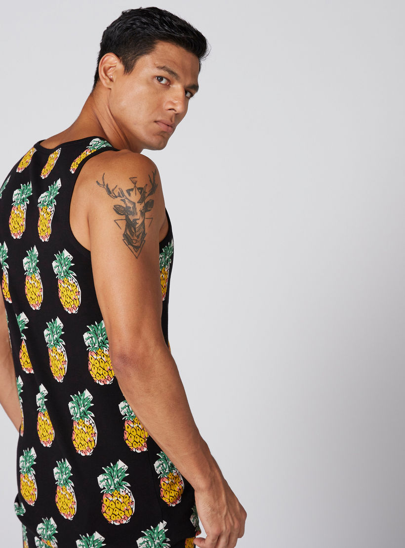 تيشيرت دون أكمام بياقة مستديرة وطبعات-men-clothing-tshirtsandpolos-tshirts-image-2