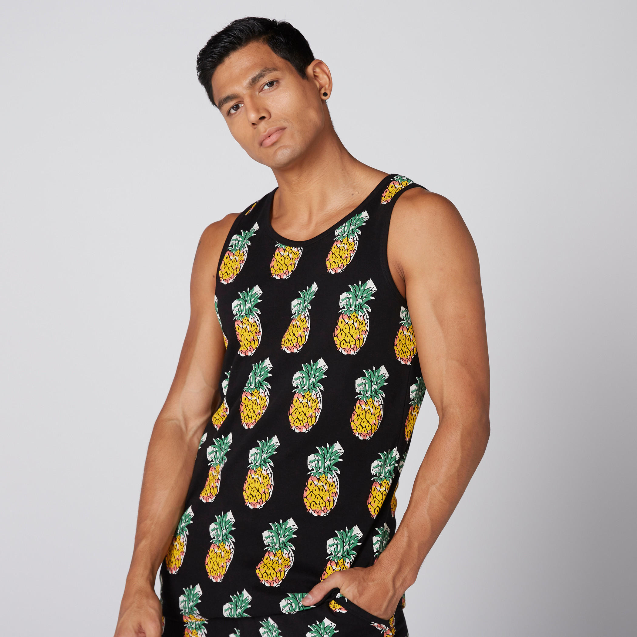 تيشيرت دون أكمام بياقة مستديرة وطبعات-men-clothing-tshirtsandpolos-tshirts-image-1