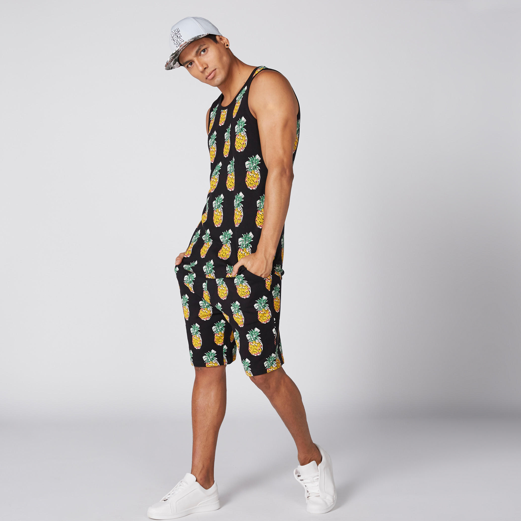 شورت بخصر مطّاطي وجيوب وطبعات-men-clothing-bottoms-shorts-image-1