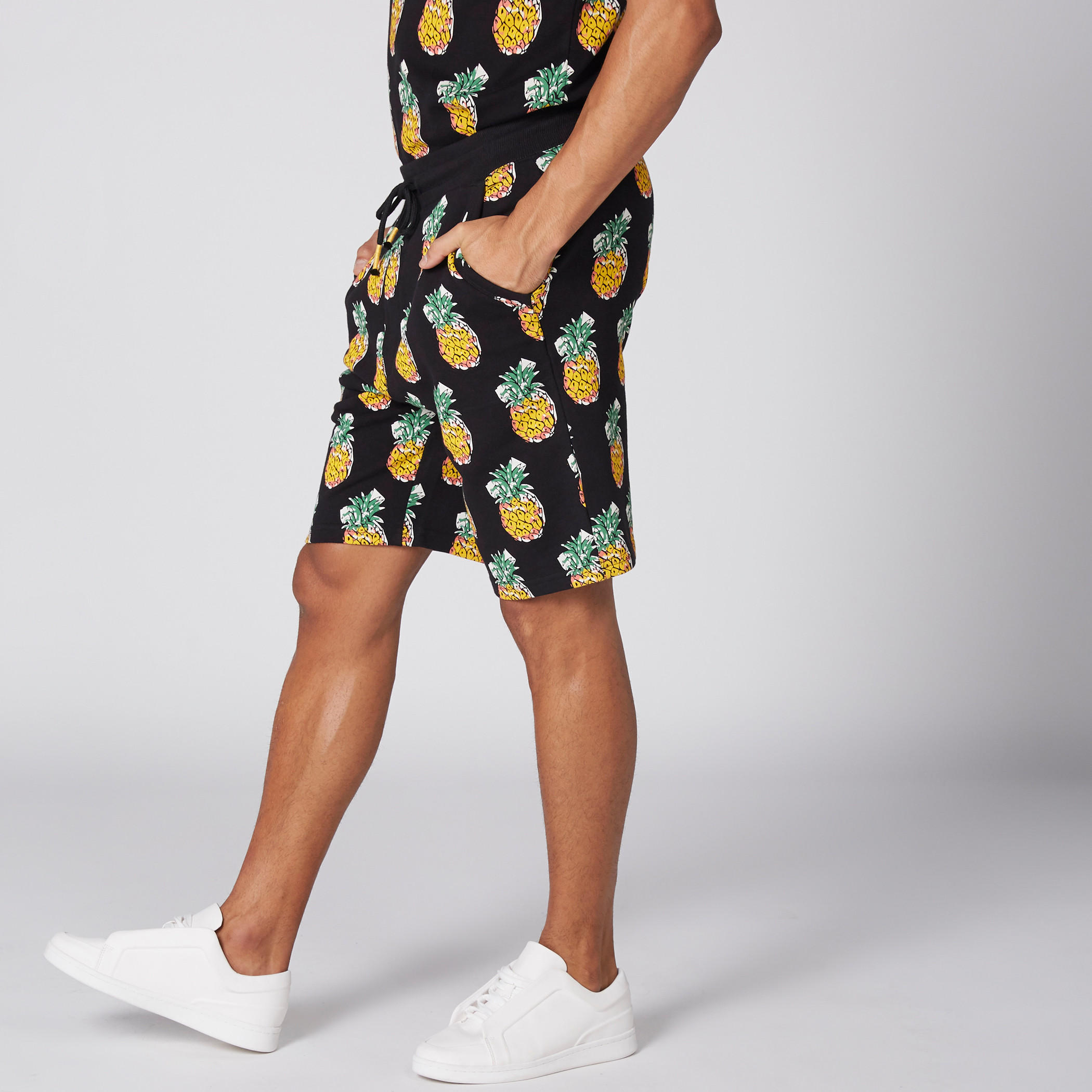 شورت بخصر مطّاطي وجيوب وطبعات-men-clothing-bottoms-shorts-image-4