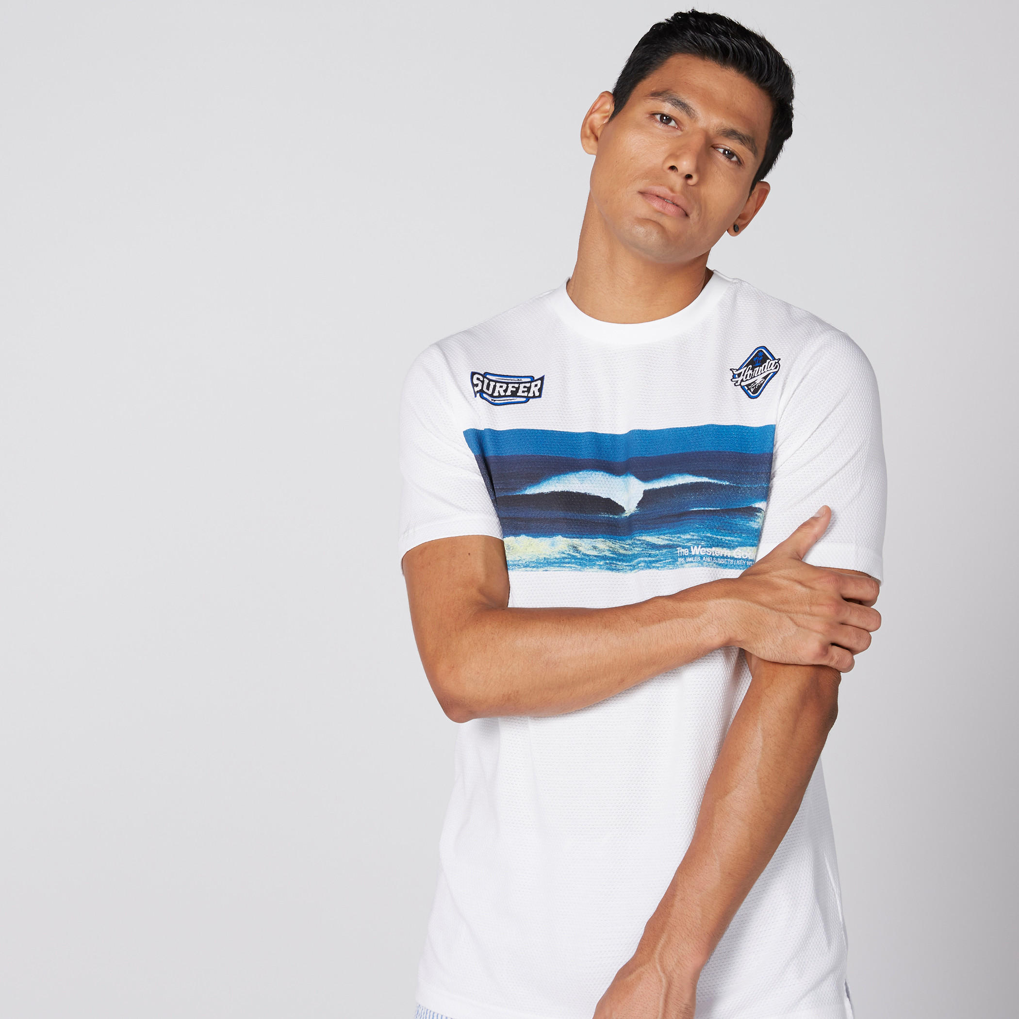 تيشيرت بياقة مستديرة وأكمام قصيرة وطبعات-men-clothing-tshirtsandpolos-tshirts-image-1