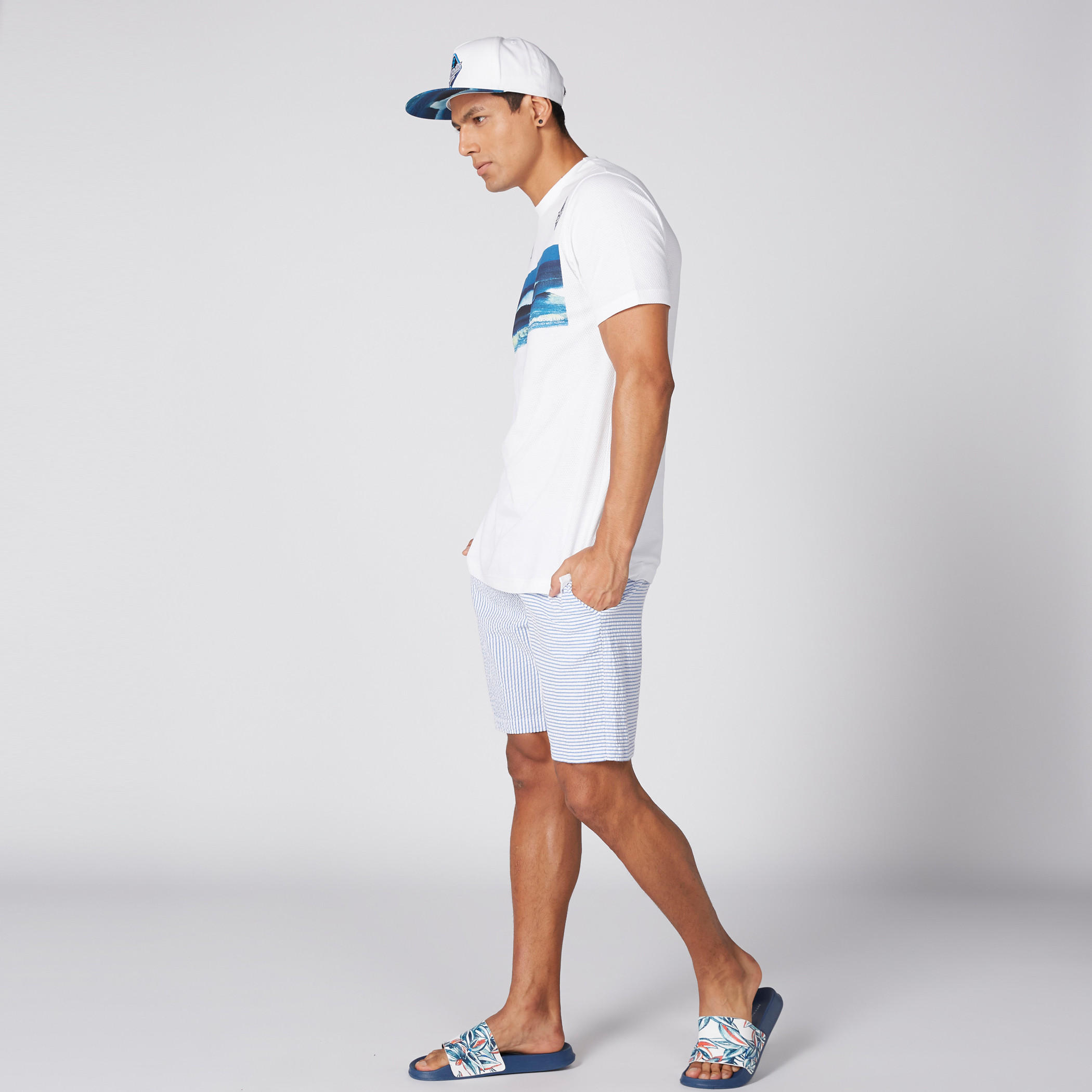 تيشيرت بياقة مستديرة وأكمام قصيرة وطبعات-men-clothing-tshirtsandpolos-tshirts-image-2