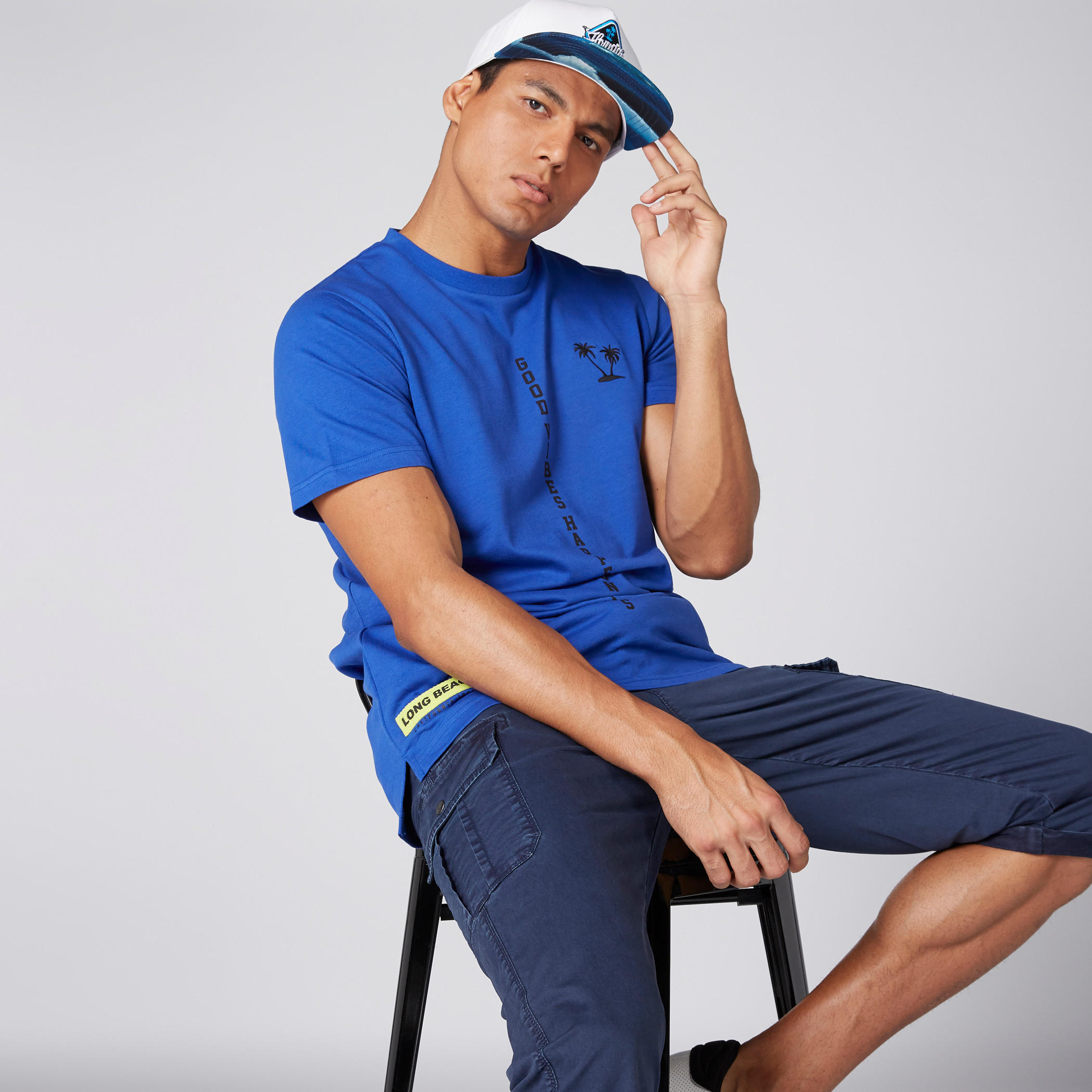 تيشيرت بطبعات وياقة مستديرة وأكمام قصيرة-men-clothing-tshirtsandpolos-tshirts-image-1